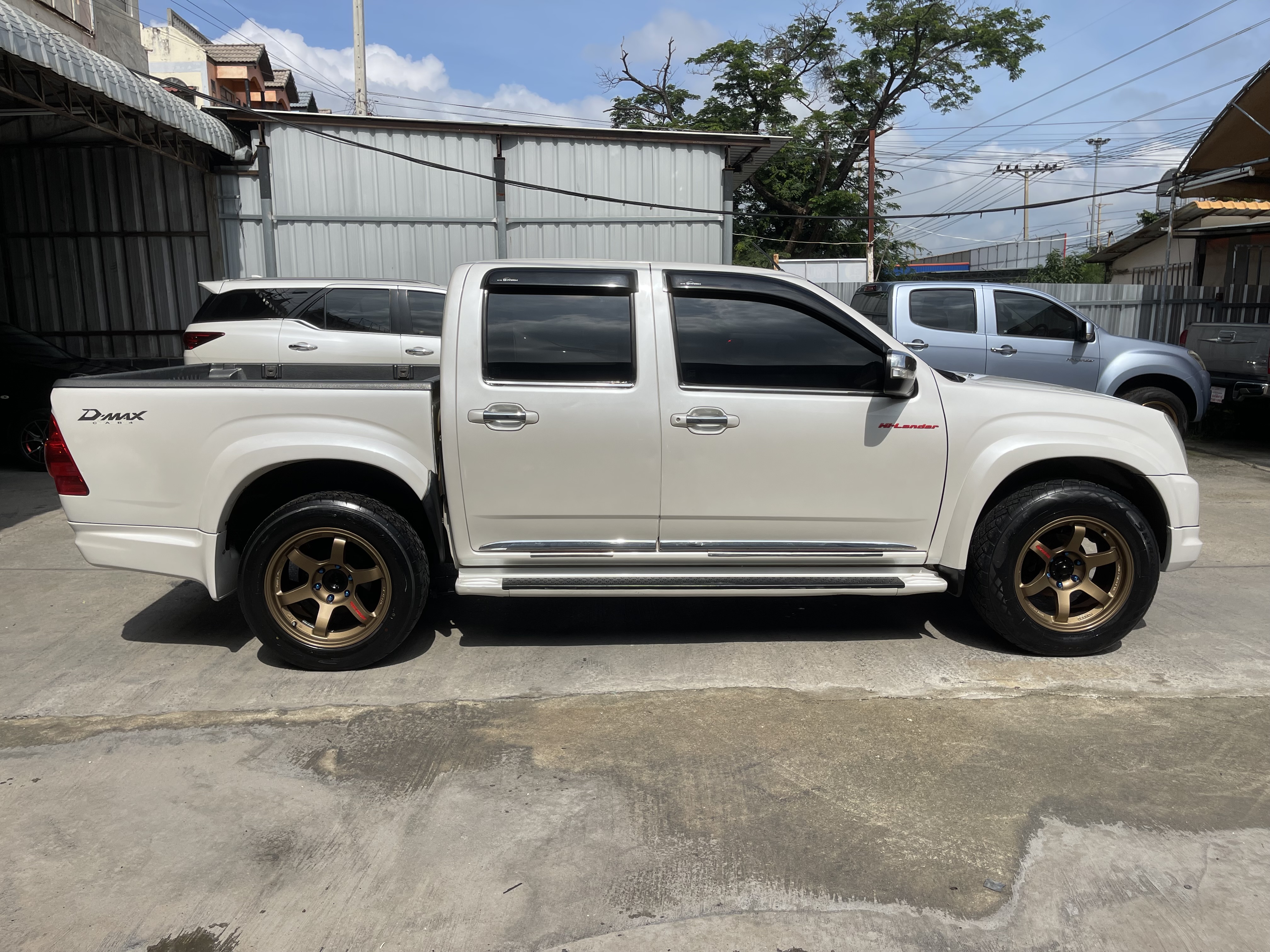 Isuzu Dmax 4ประตู Hilander 2.5 Abs X-Series Navi 2011 ขาวมุก