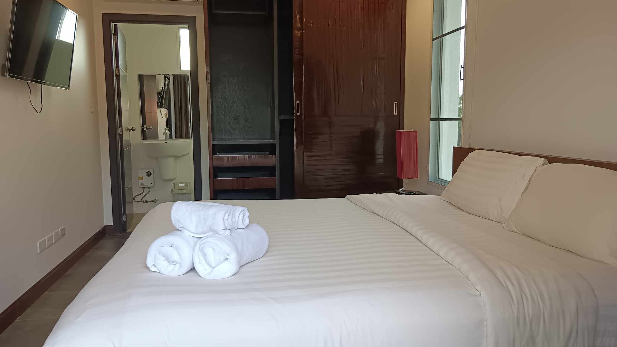 For Rent : Thalang, Townhome Modern Style , 3 bedrooms 2 bathrooms