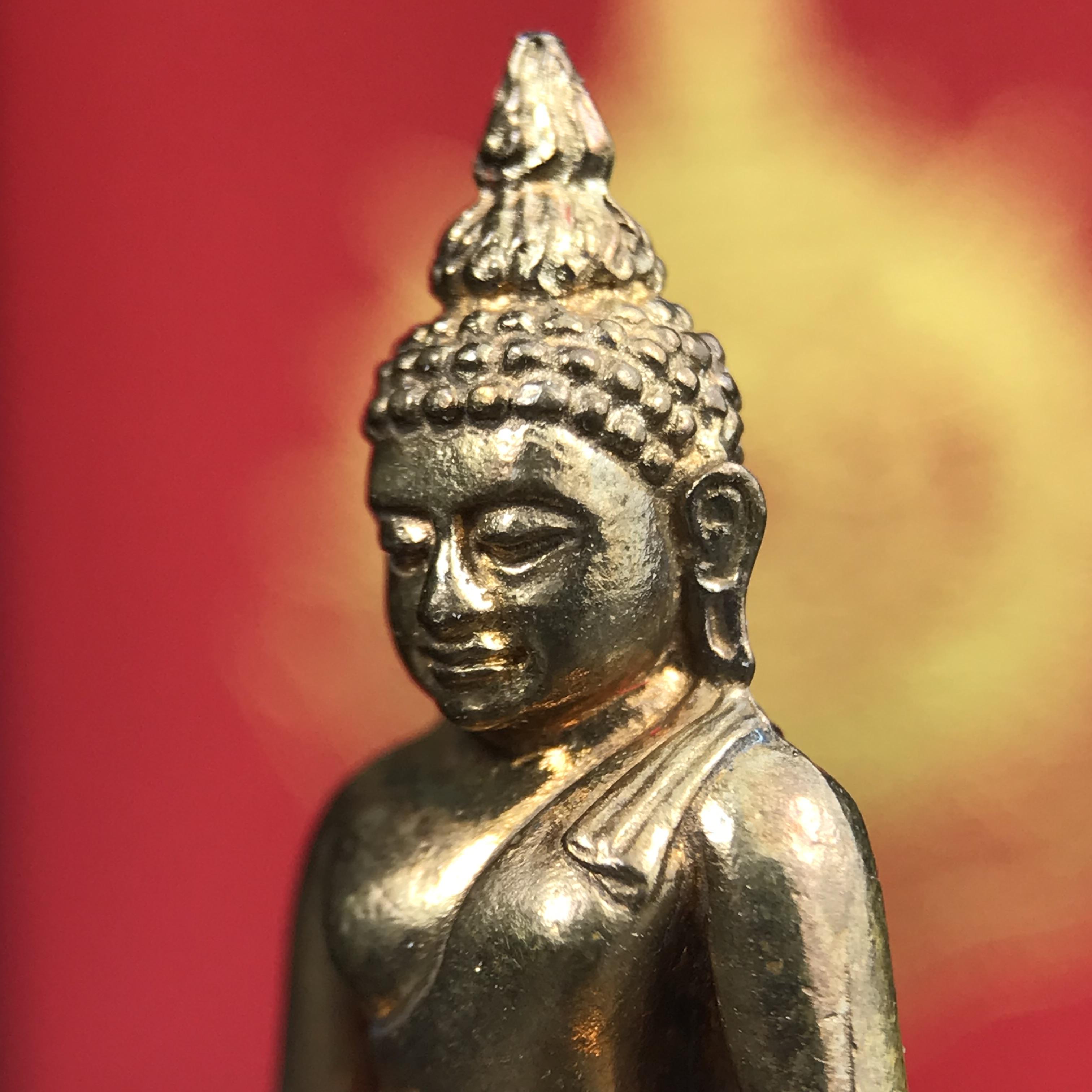 พระกริ่งไพรีพินาศ บรรจุเหล็กไหล ครั้งแรกและครั้งเดียวในประวัติศาสตร์ เฉลิมพระเกียรติ พระบาทสมเด็จพระเจ้าอยู่หัวรัชกาลที่9 พระชนมพรรษา 6 รอบ ปี2542 เนื้อสัมฤทธิ์(บรรจุเหล็กไหล)ดีนอก-ดีใน พิธีใหญ่ มวลสารเด่น(พิเศษกรรมการ ตอก 2 โค๊ต หมายเลข ๑๕๙๓)หายาก