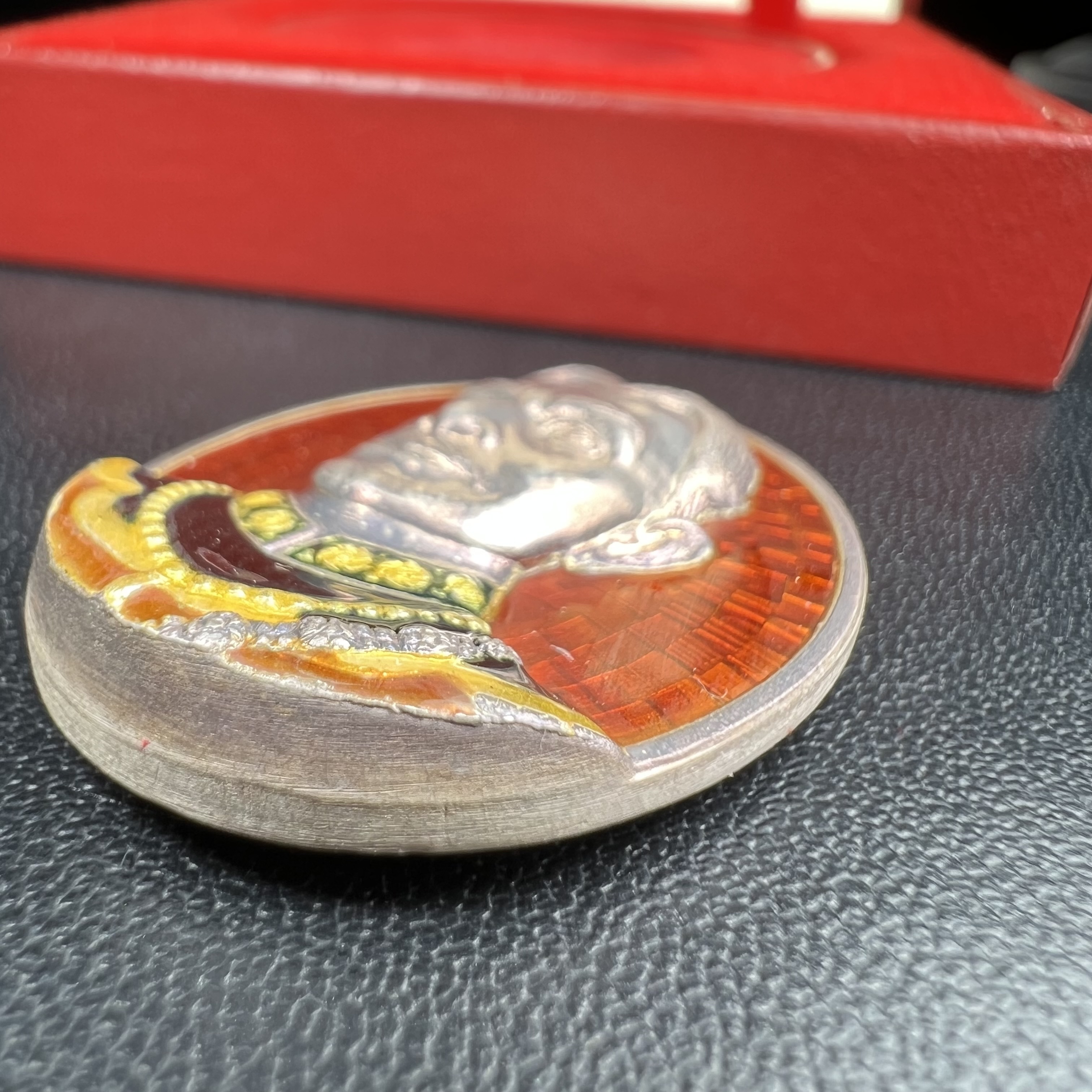 เหรียญพระบรมรูปเหมือนสมเด็จพระเจ้าตากสินมหาราช รุ่นโชคมงคล ปี 2545 เนื้อเงินลงยา พิธีเทวาภิเษก ณ อนุสาวรีย์ วัดพิชัยสงคราม ณ พระวิหารสมเด็จพระเจ้าตากสินมหาราช วัดอินทาราม ธนบุรี พิธีบวงสรวงขอบารมี ณ อนุสาวรีย์พระเจ้ากรุงธนบุรี วงเวียนใหญ่(พิธีใหญ่สภาพสวย)