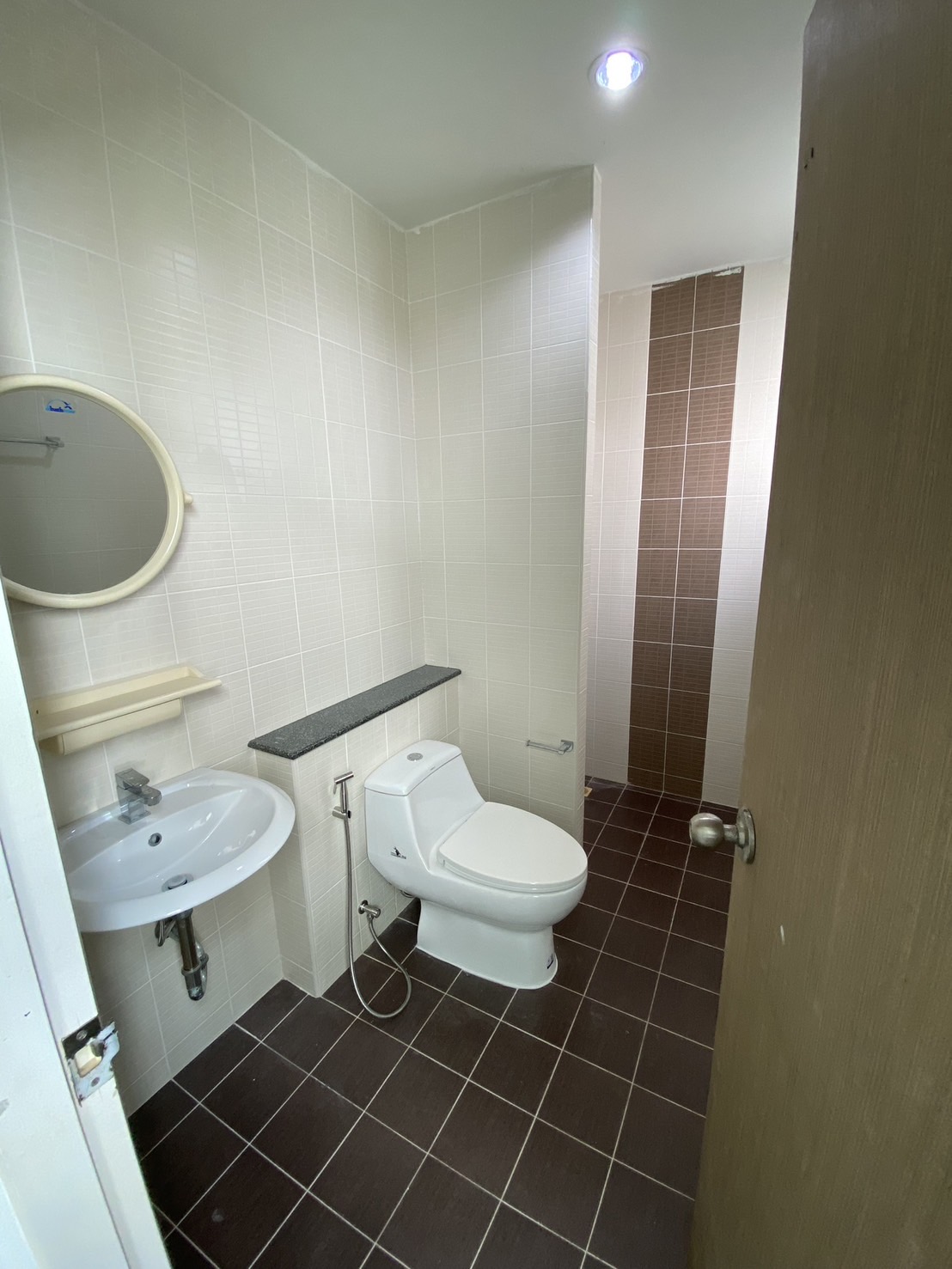 For Sales : Sea front, 2-Story commercial buildings, 3 Bedroom 6 Bathroom