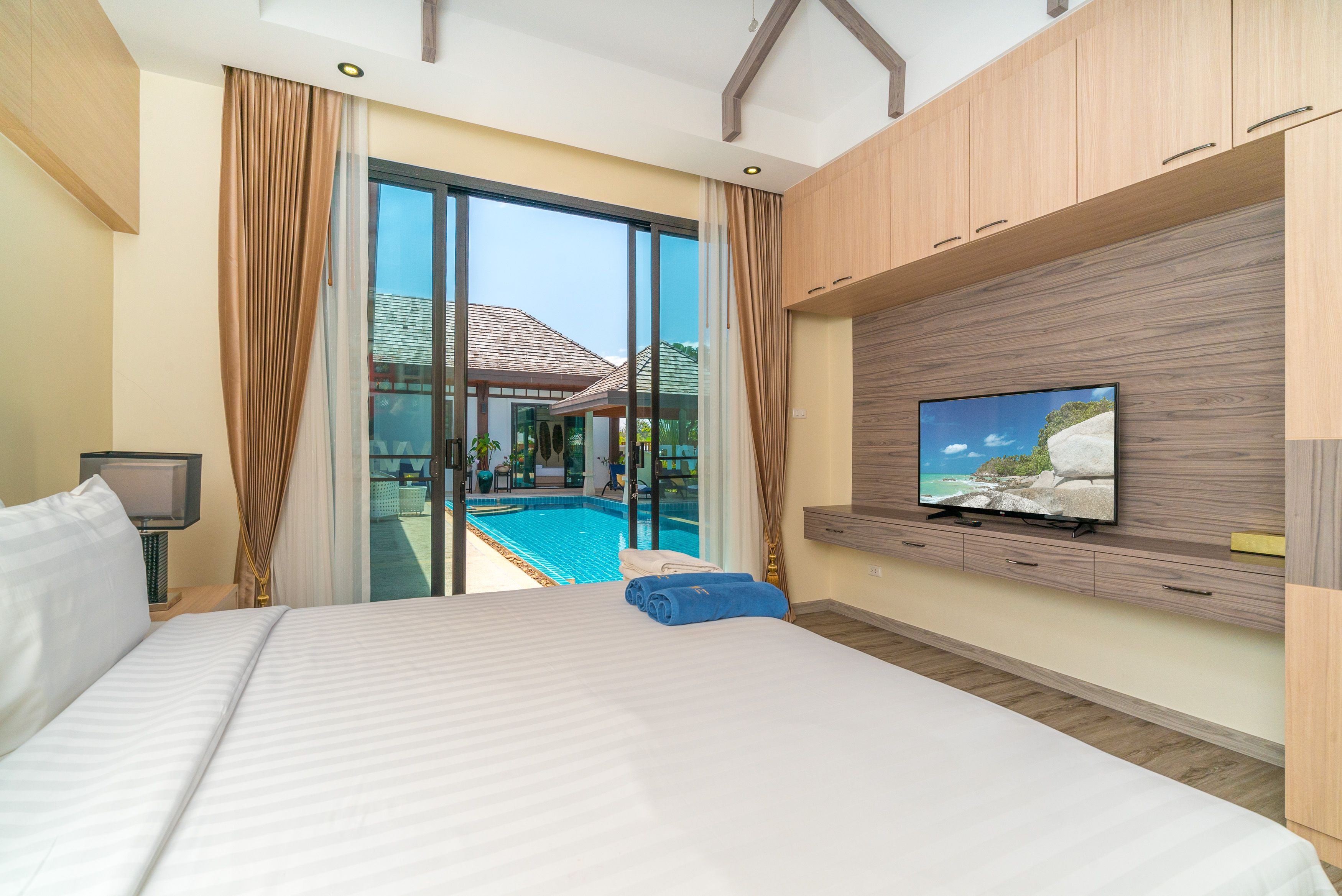 For Rent : Rawai, VIP Luxury Villa 5 Bedrooms 5 Bathrooms, Walk distance to the beach