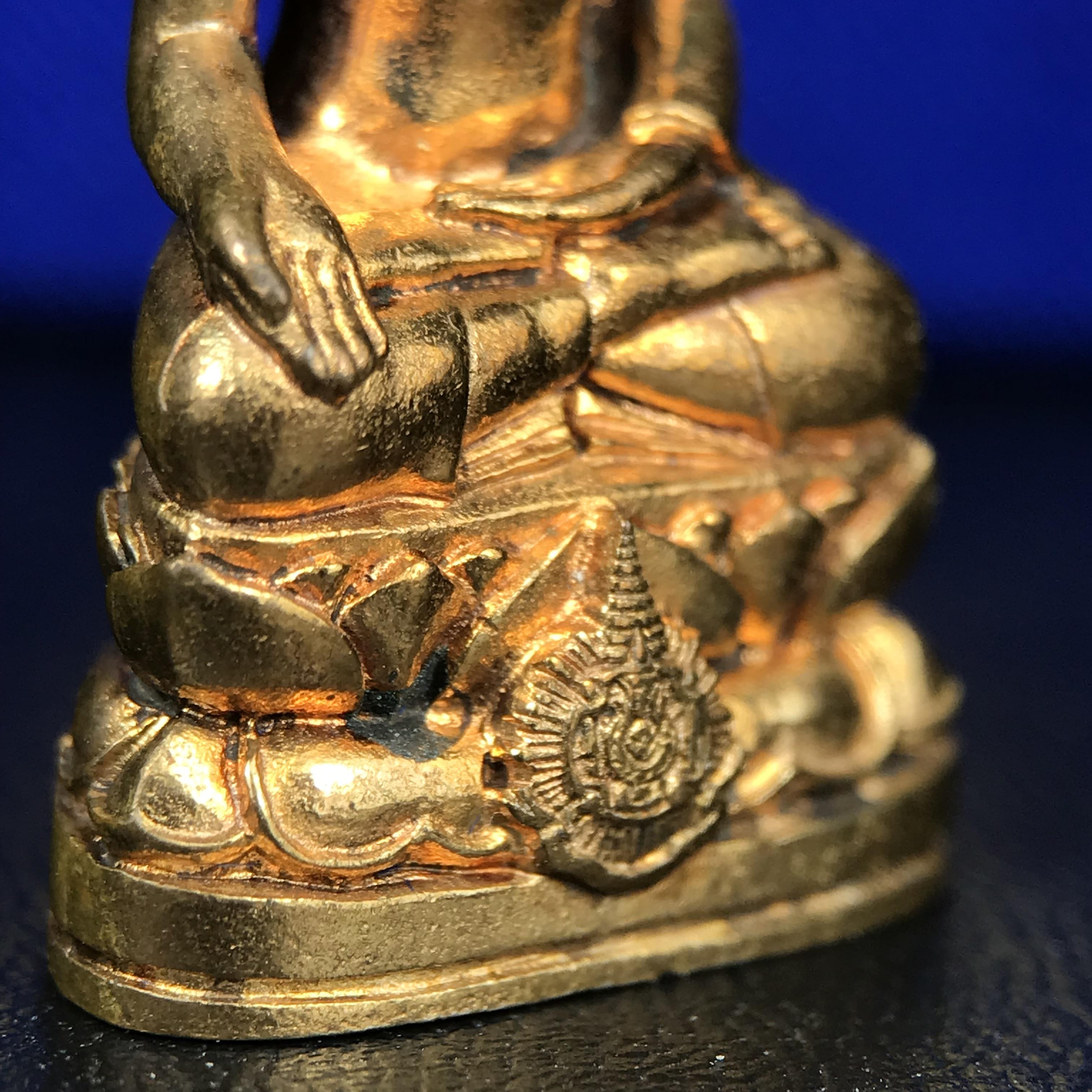 พระกริ่งไพรีพินาศ บรรจุเหล็กไหล ครั้งแรกและครั้งเดียวในประวัติศาสตร์ เฉลิมพระเกียรติ พระบาทสมเด็จพระเจ้าอยู่หัวรัชกาลที่9 พระชนมพรรษา 6 รอบ ปี2542 เนื้อสัมฤทธิ์(บรรจุเหล็กไหล)ดีนอก-ดีใน พิธีใหญ่ มวลสารเด่น (หายาก)