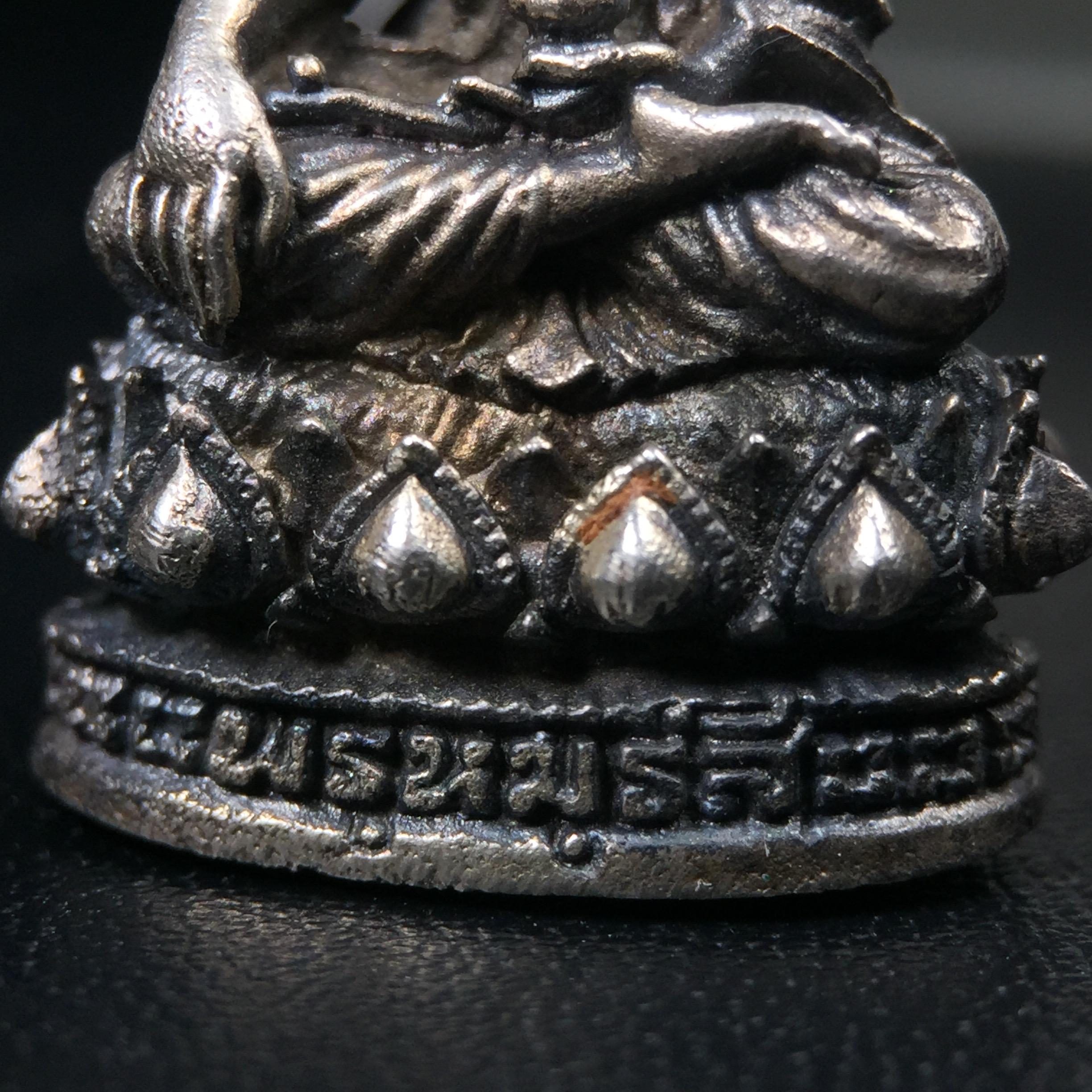 พระกริ่งพรหมรังสี อนุสรณ์ 190 ปี สมเด็จพระพุฒาจารย์ โต วัดอินทรวิหาร ปี2521 เนื้อเงิน(ผิวเดิมเข้มขลัง)พิธีมหาพุทธาภิเษกครั้งยิ่งใหญ่ พิธีสรรพสิทธิชัยไพรีพินาศมหามังคลาภิเษก หมายถึงฤกษ์การปลุกเสกที่เน้นด้านโชคลาภ มีชัยชนะต่อศัตรูการค้า การงาน(รุ่นนี้แนะนำ)