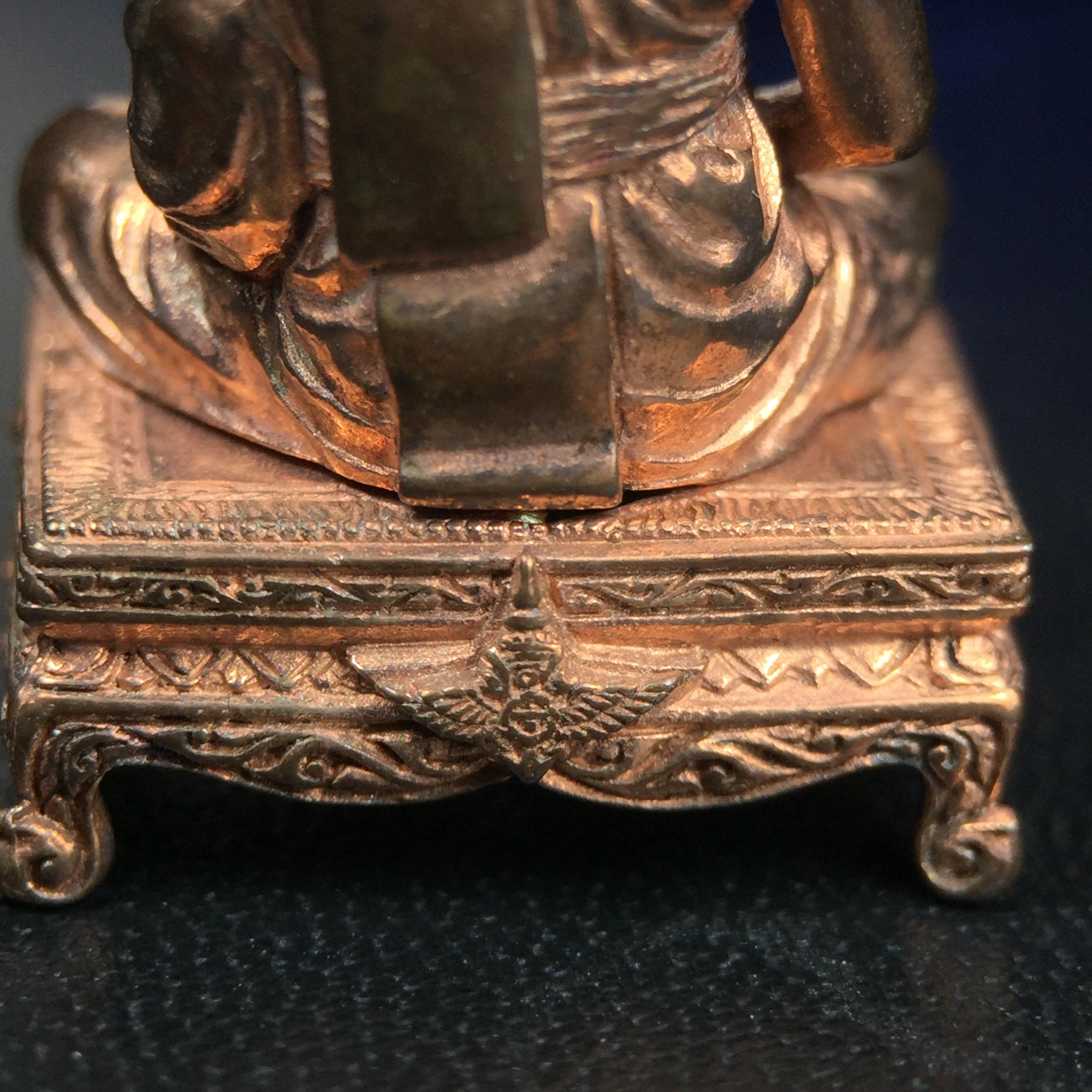 รูปหล่อหลวงพ่อเงิน วัดบางคลาน จ.พิจิตร พิมพ์หน้าเหมือนหลวงพ่อ "รุ่น 91 ปี กรมเสมียนตรา" กระทรวงกลาโหมจัดสร้างในปี 2543 พุทธาภิเษกใหญ่ 3 วัด 3พิธีวัดสุทัศน์ /วัดบางคลาน/วัดพระแก้ว เนื้อนวโลหะปัดเงา(แก่ทองคำ)พุทธศิลป์งดงามมากหายาก(ตอกโค๊ตหมาย ๖๐๘)