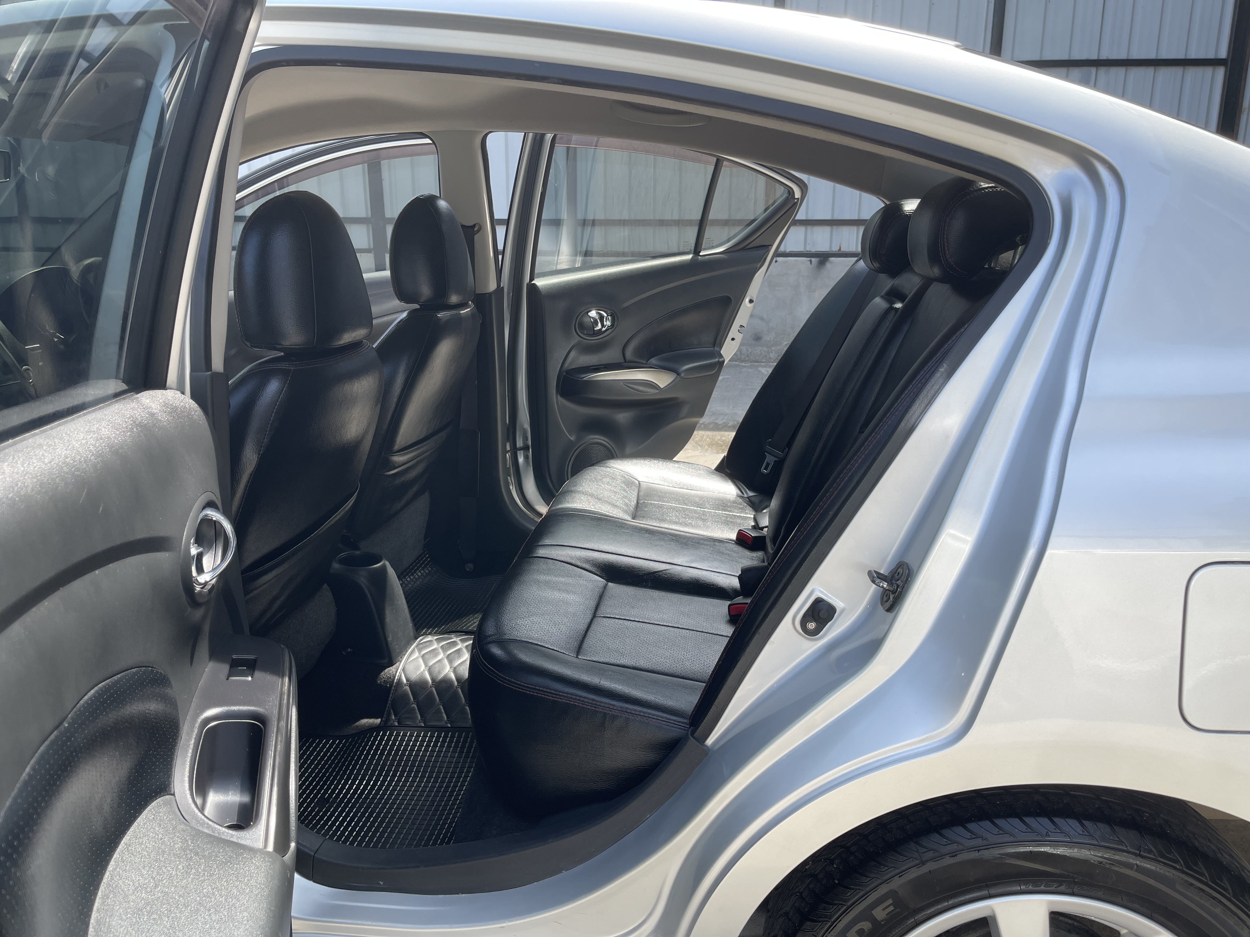 Nissan Almera 1.2 VL At 2012 เงิน