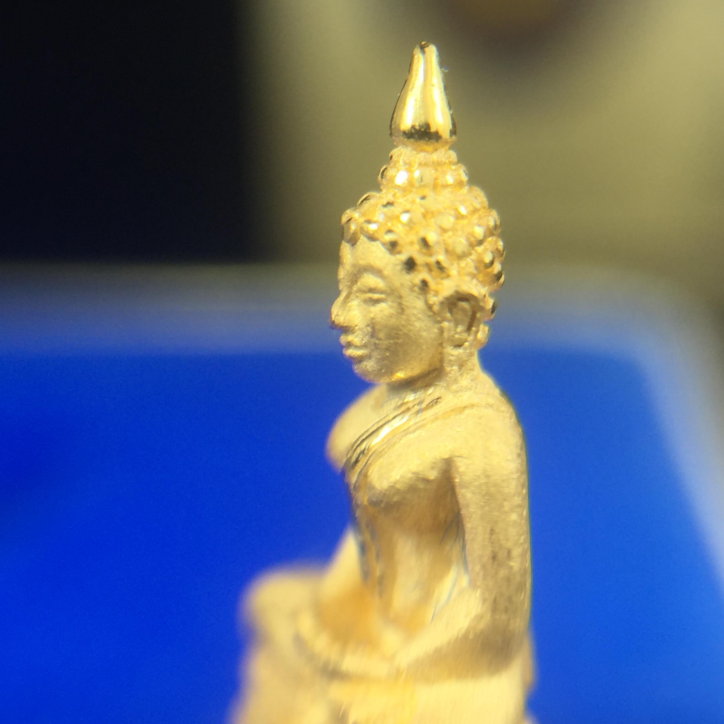 พระพุทธโสธร(หลวงพ่อโสธร) รุ่นสร้างอุโบสถ ปี2539 เนื้อทองคำ ลอยองค์พิมพ์เล็ก(หายาก) สภาพสวยเดิมกล่องบรรจุการ์ดใบรับรองเดิมครบสมบูรณ์