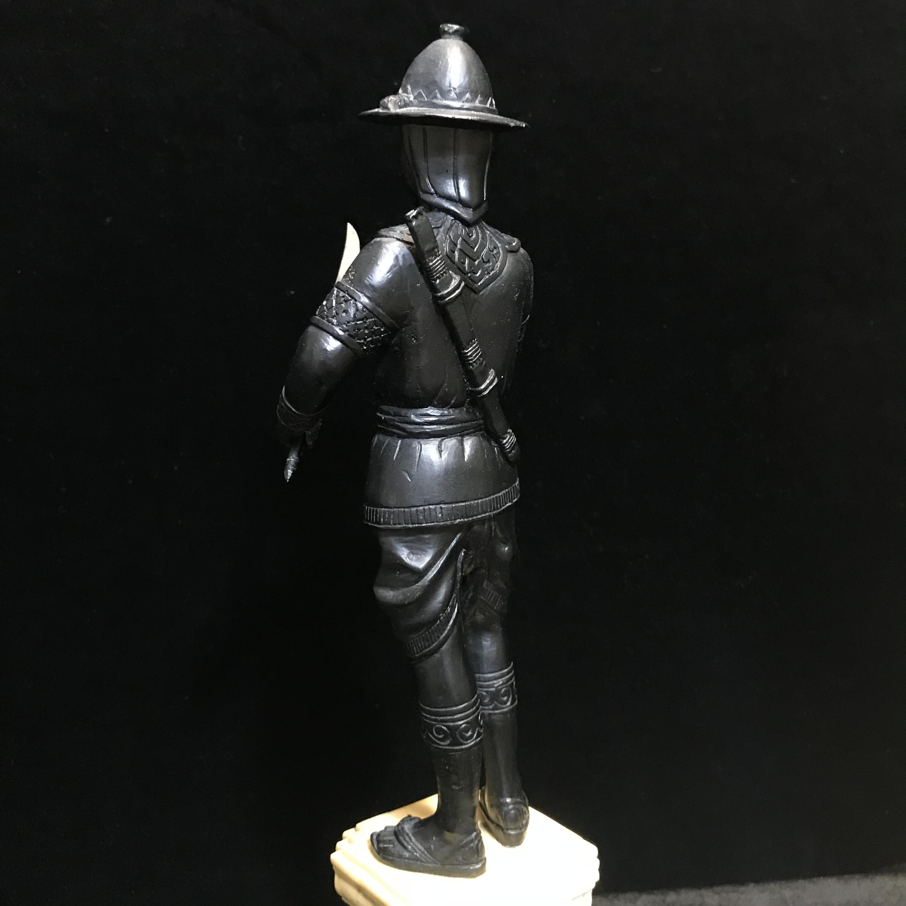 พระบรมรูปหล่อและเหรียญสมเด็จพระนเรศวรมหาราช ที่ระลึกครบ 100 ปี กองทัพภาคที่3 พ.ศ.2545