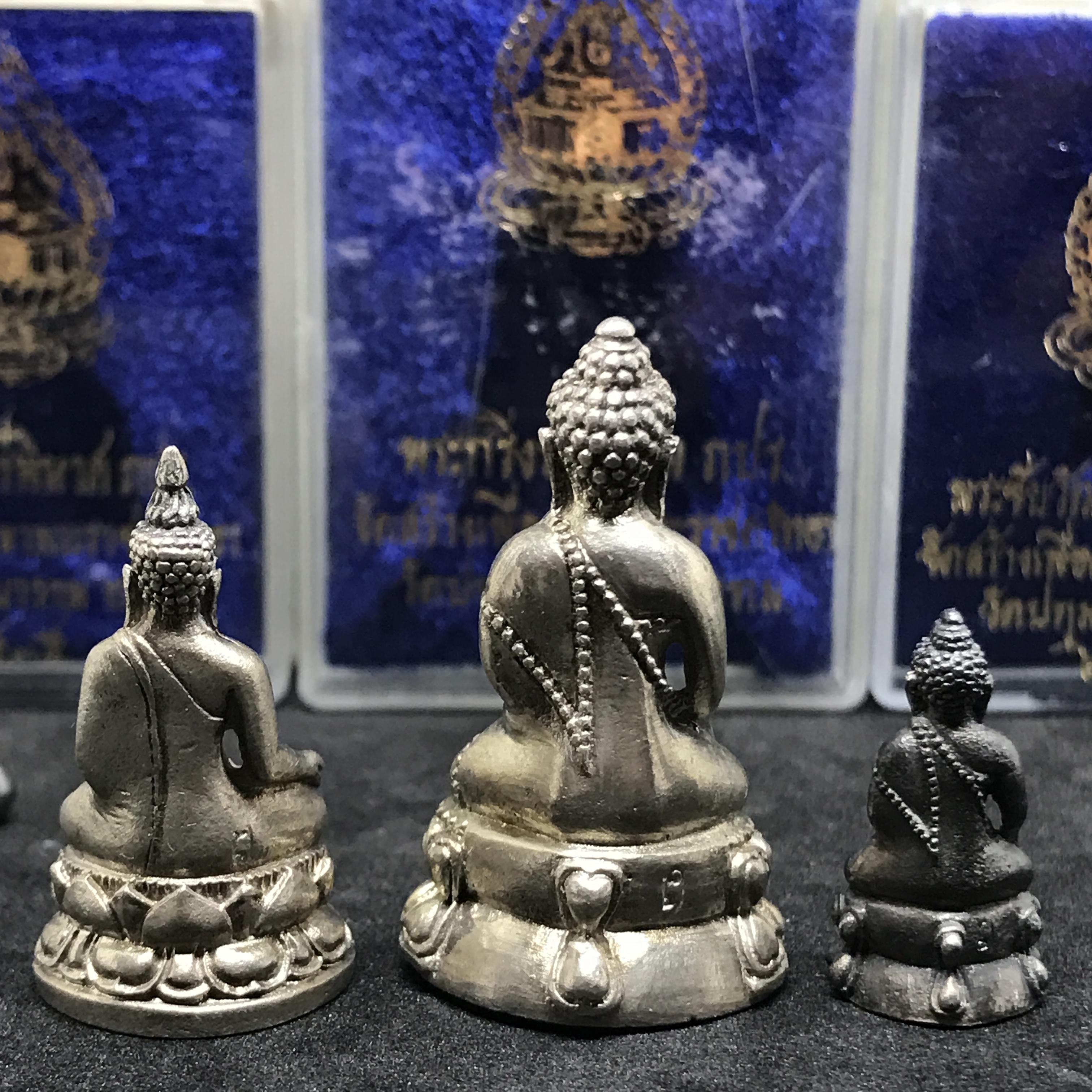 พระกริ่ง-พระชัยวัฒน์-พระกริ่งไพรีพินาศ ภปร รุ่นแรก วัดปทุมวนาราม เนื้อเงิน ปี2535(ในหลวงรัชกาลที่9เสด็จเททอง)