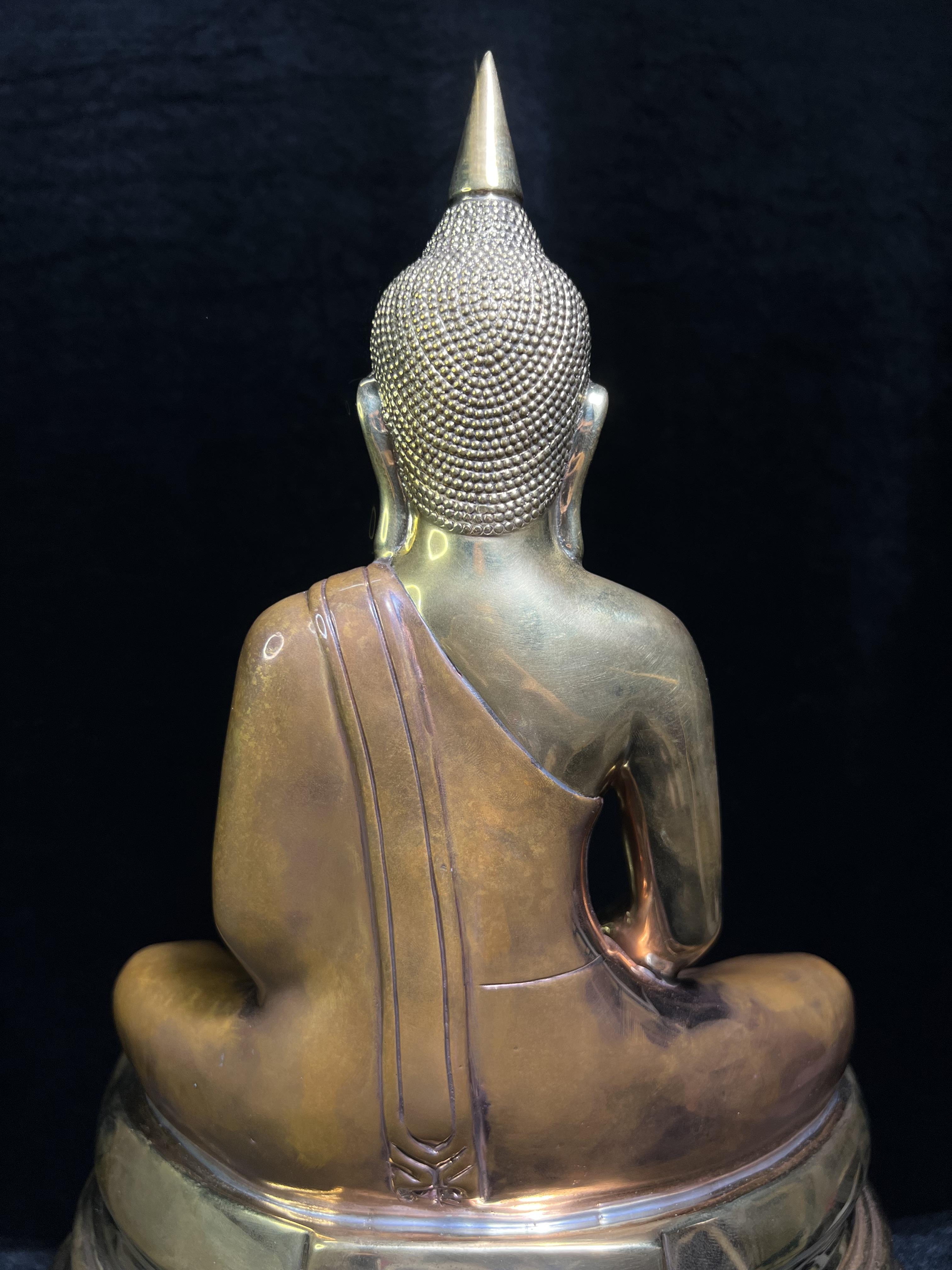 พระบูชาพระพุทธโสธร ภปร. รุ่นย้อนยุค ปี 2539 กาญจนาภิเษกครองราชสมบัติครบ 50ปี ในหลวงรัชกาลที่ 9 ขนาดหน้าตัก 9นิ้ว เนื้อสามกษัตริย์ หมายเลข๐๒๓๒๓(เลขสวย)อีกหนึ่งรุ่นยอดนิยม