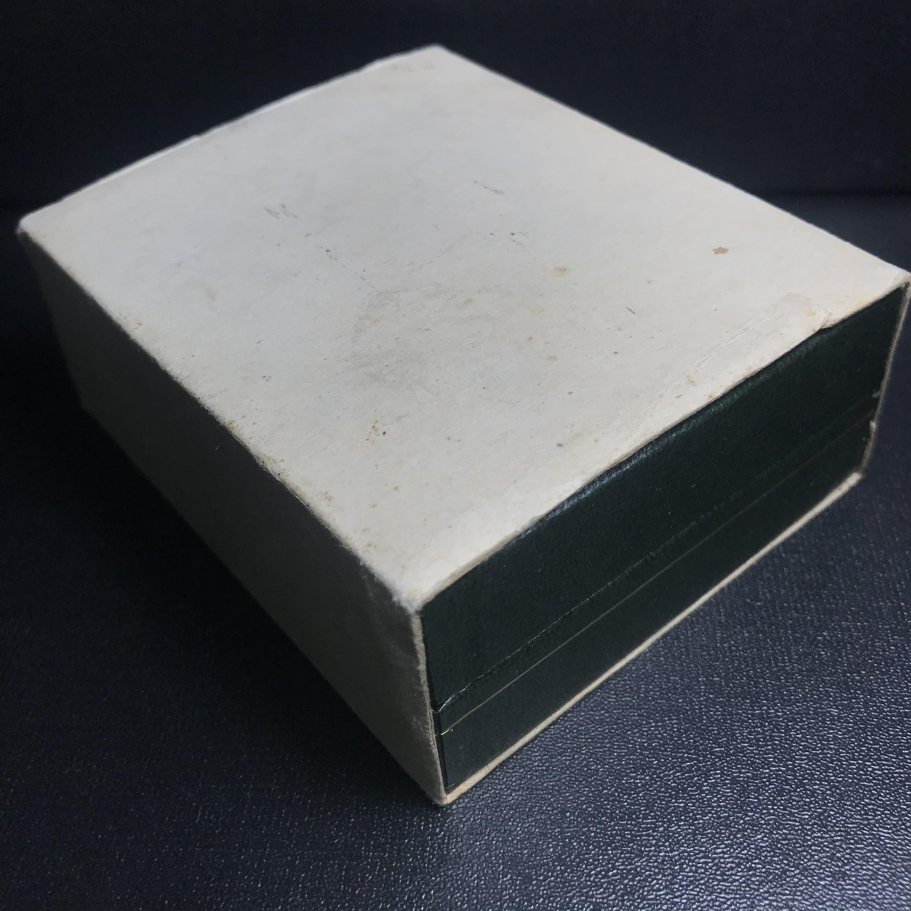 เหรียญพระแก้วมรกตหลัง ภปร ฉลองกรุงรัตนโกสินทร์ครบ 200 ปี พ.ศ.2525 เนื้อเงินกล่องบรรจุเดิมครบ3พิมพ์(บล็อกพระราชศรัธา)(ในหลวงรัชกาลที่9 เสด็จในพิธี)