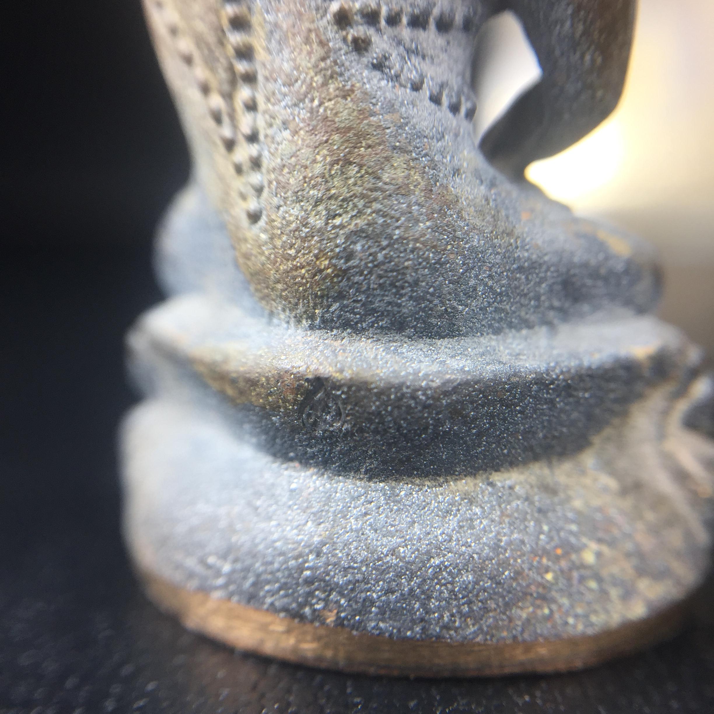 พระกริ่งชินบัญชรฉลองพระชันษา 100 ปี สมเด็จพระญาณสังวร วัดบวรนิเวศวิหาร ปี 2556 เนื้อนวโลหะผสมทองคำก้นทองแดง พิธีใหญ่ มวลสารเด่น นิยม(1 ใน 2556 องค์)