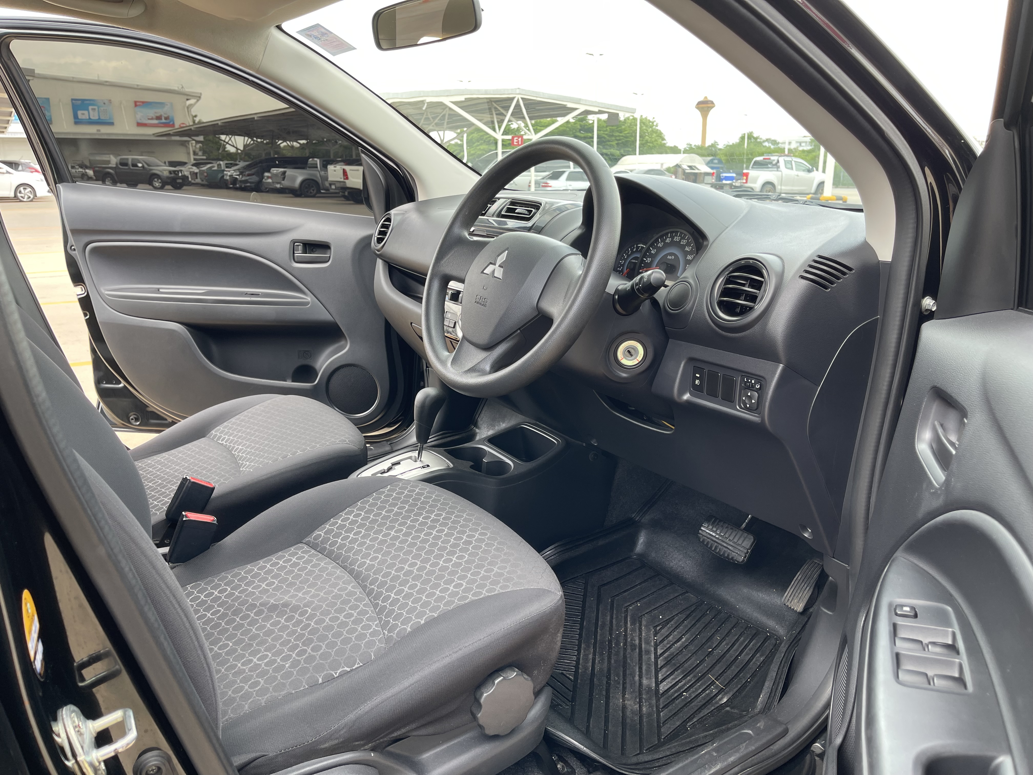Mitsubishi Mirage 1.2 GLX At 2015 ดำ