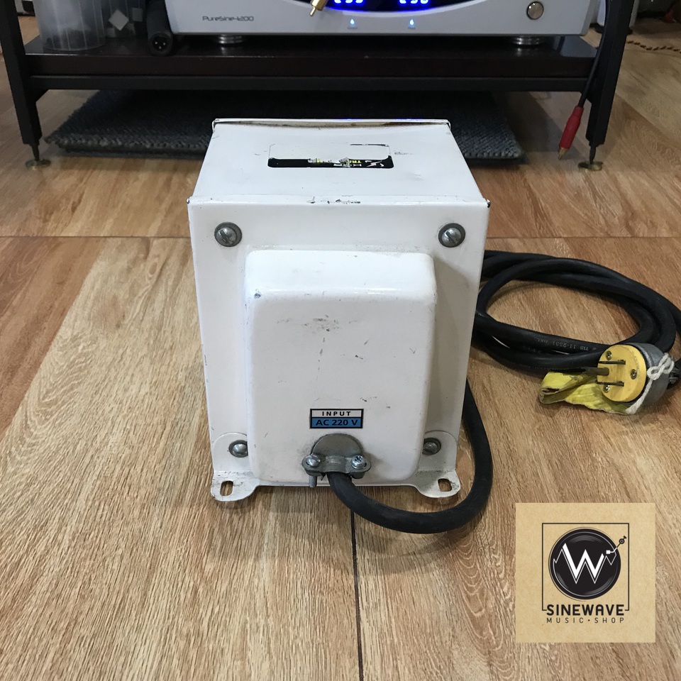 หม้อแปลงไฟ 110V ยี่ห้อ เกรียงรุ่งโรจน์ ขนาด 1500W (ของมือสอง)