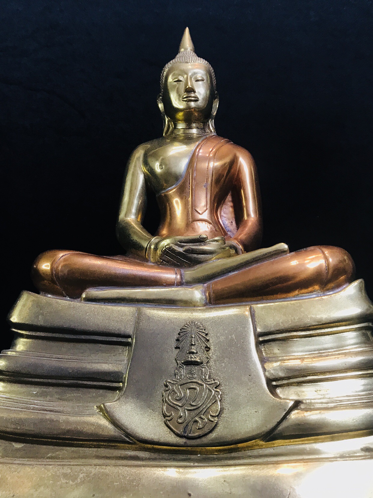 พระบูชาพระพุทธโสธร ภปร. รุ่นย้อนยุค ปี2539 กาญจนาภิเษกครองราชสมบัติครบ 50ปี หน้าตัก9นิ้ว เนื้อสามกษัตริย์ หมายเลข01314