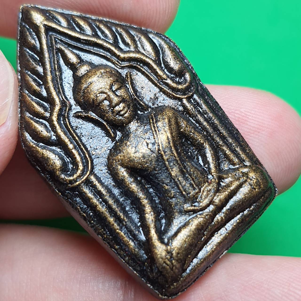 พระเครื่อง ขุนแผน รุ่นสุดเถาวัลย์หลงมหาเสน่ห์รุนแรง สีมันปู ไม่อัดกรอบ พระแท้ พระขุนแผน