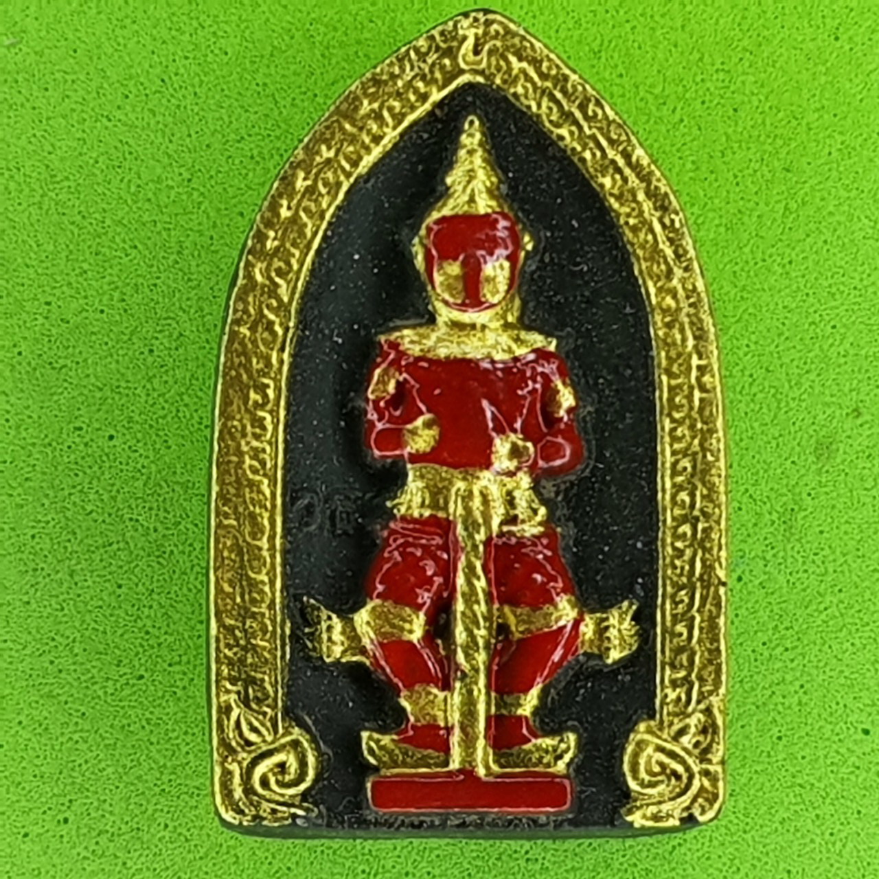 พระเครื่อง ท้าวเวสสุวรรณ เลี่ยมกรอบสีดำ แต่ง สีแดง รุ่น แก้ปีชง รวยไม่จบ จนไม่เป็น ภัยไม่มี ท้าวเวสสุวรรณ พระแท้ ท้าวเวสสุวัณ