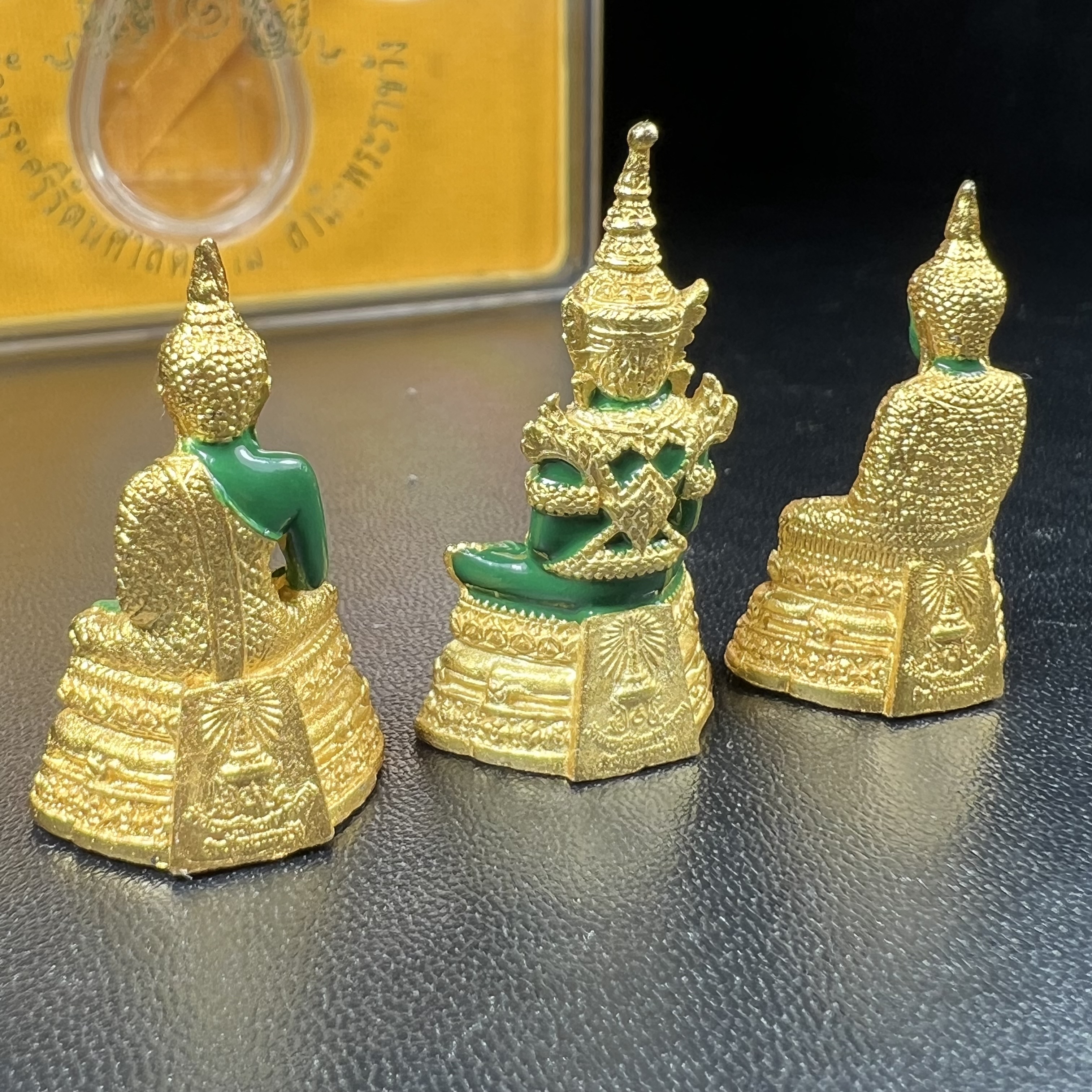 พระพุทธมหามณีรัตนปฏิมากร(พระแก้วมรกต) วัดพระศรีรัตนศาสดาราม สำนักพระราชวัง จัดสร้าง ชุด3 ฤดู ร้อน ฝน หนาว(บรรจุมวลสารใต้ฐาน)