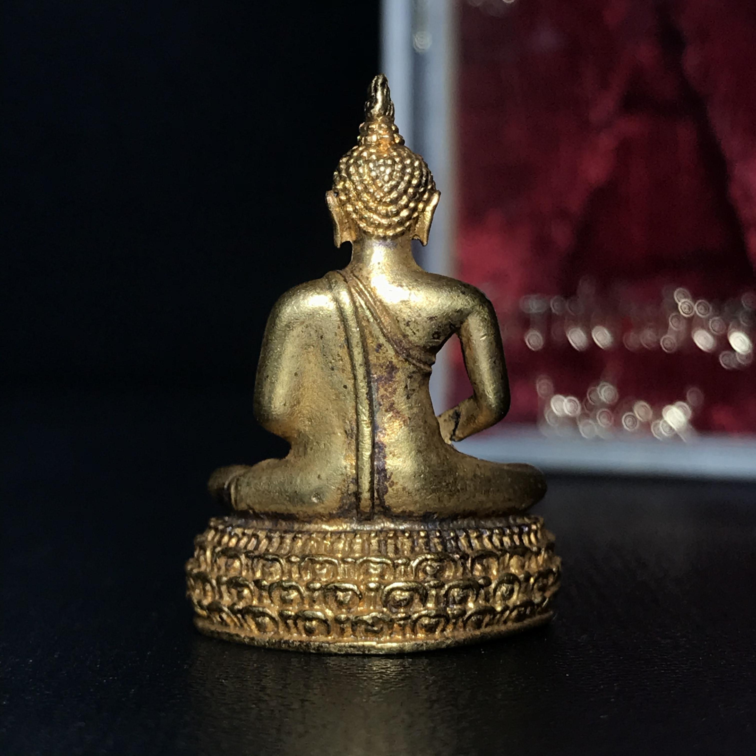 พระกริ่งพระพุทธสิหิงห์ วัดราชประดิษฐ์ ปี2519 เนื้อนวโลหะกะไหล่ทอง พร้อมกล่องบรรจุเดิม(ในหลวงรัชกาลที่9เสด็จในพิธี)