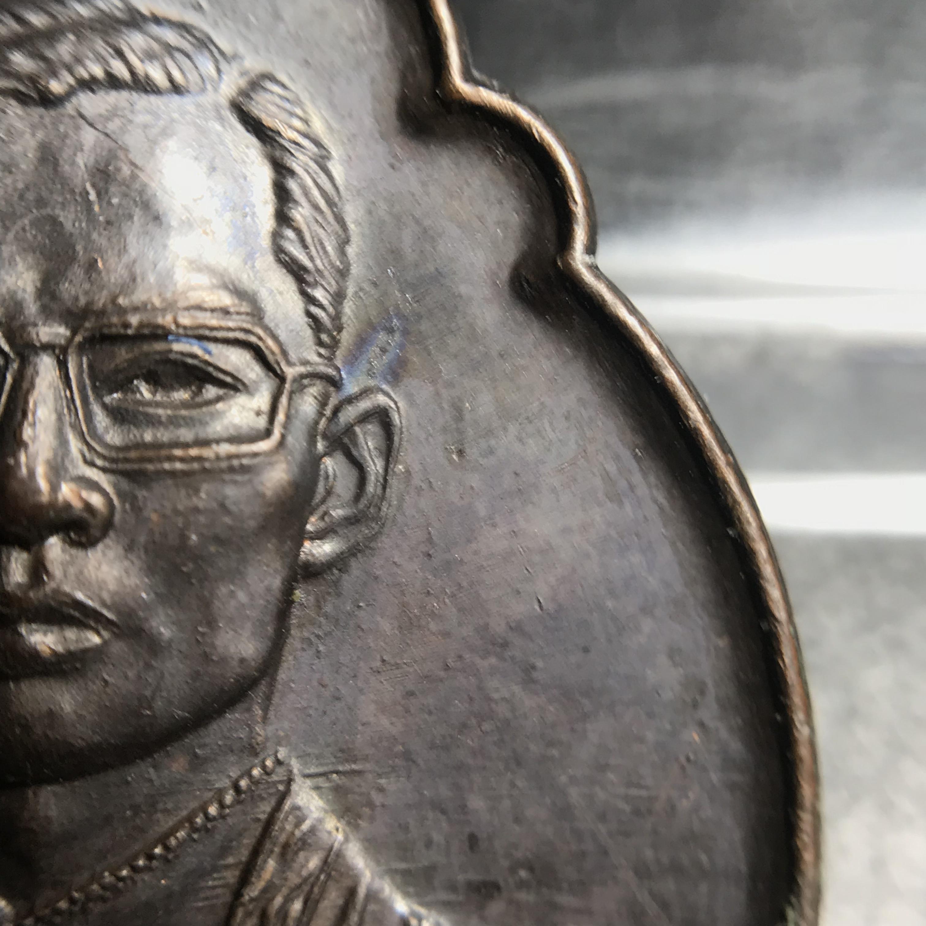 เหรียญ ร.9 ทรงเฉลิมพระชนมพรรษาครบ 4 รอบ ปี2518 (เนื้อทองแดงบล็อกวงเดือนล่าง)หายากนิยมที่สุด