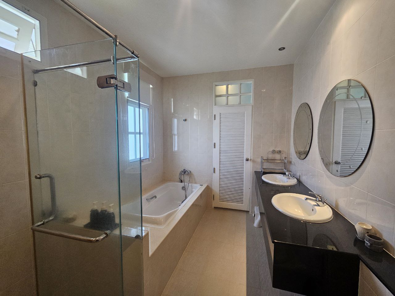 For Rent : Kathu, Private House, 3 bedrooms 3 Bathrooms, Garden View