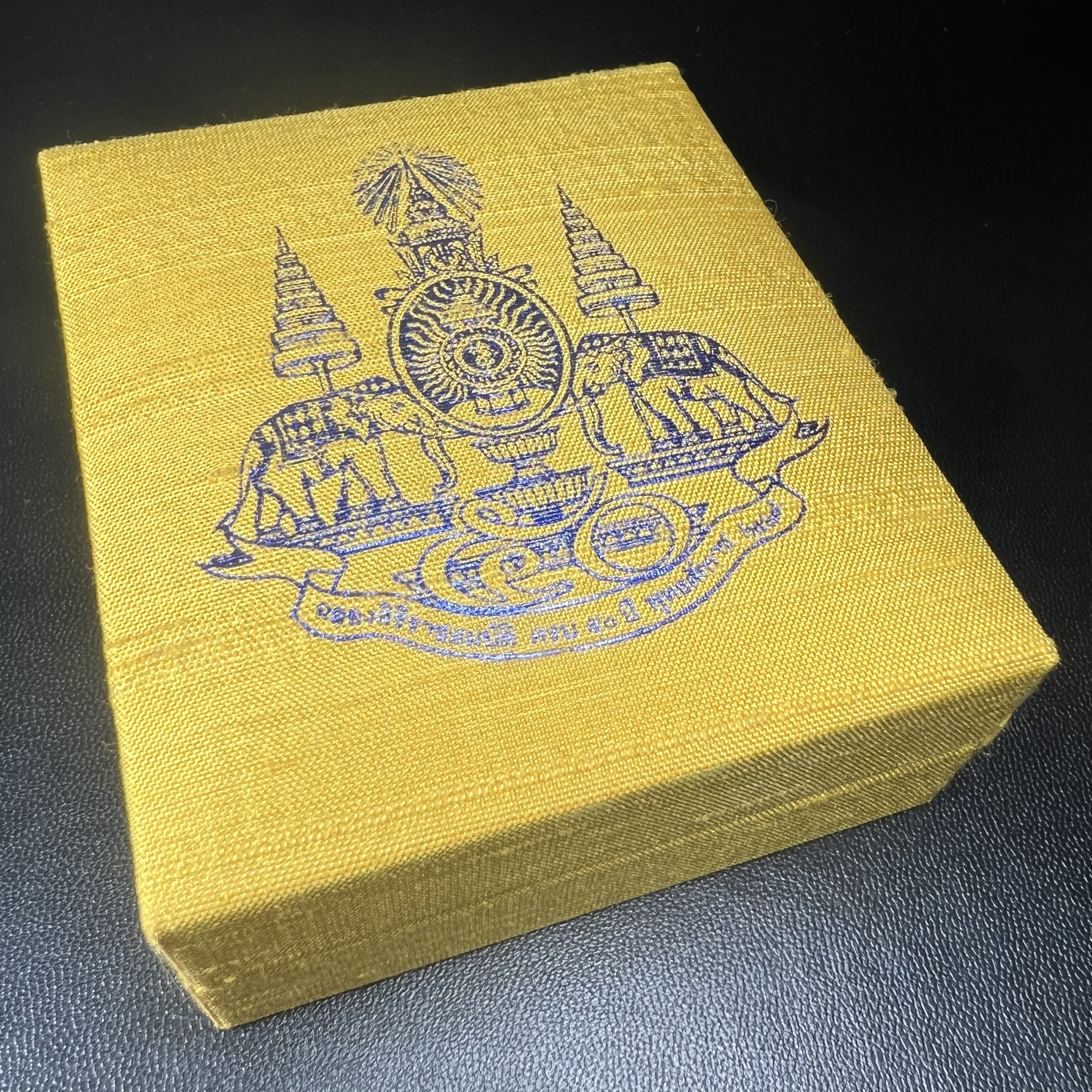 พระกริ่งจีน "ต้าเยิ่นถะ" (เนื้อทองทิพย์)(สร้างน้อยหายากพบเจอน้อย) รุ่น กาญจนาภิเษก ครองราชย์ 50 ปี วัดบวรนิเวศวิหาร ปี2538 (คัดสภาพสวยเดิม พิธีใหญ่ พุทธศิลป์งดงาม)1 ใน 3500 องค์