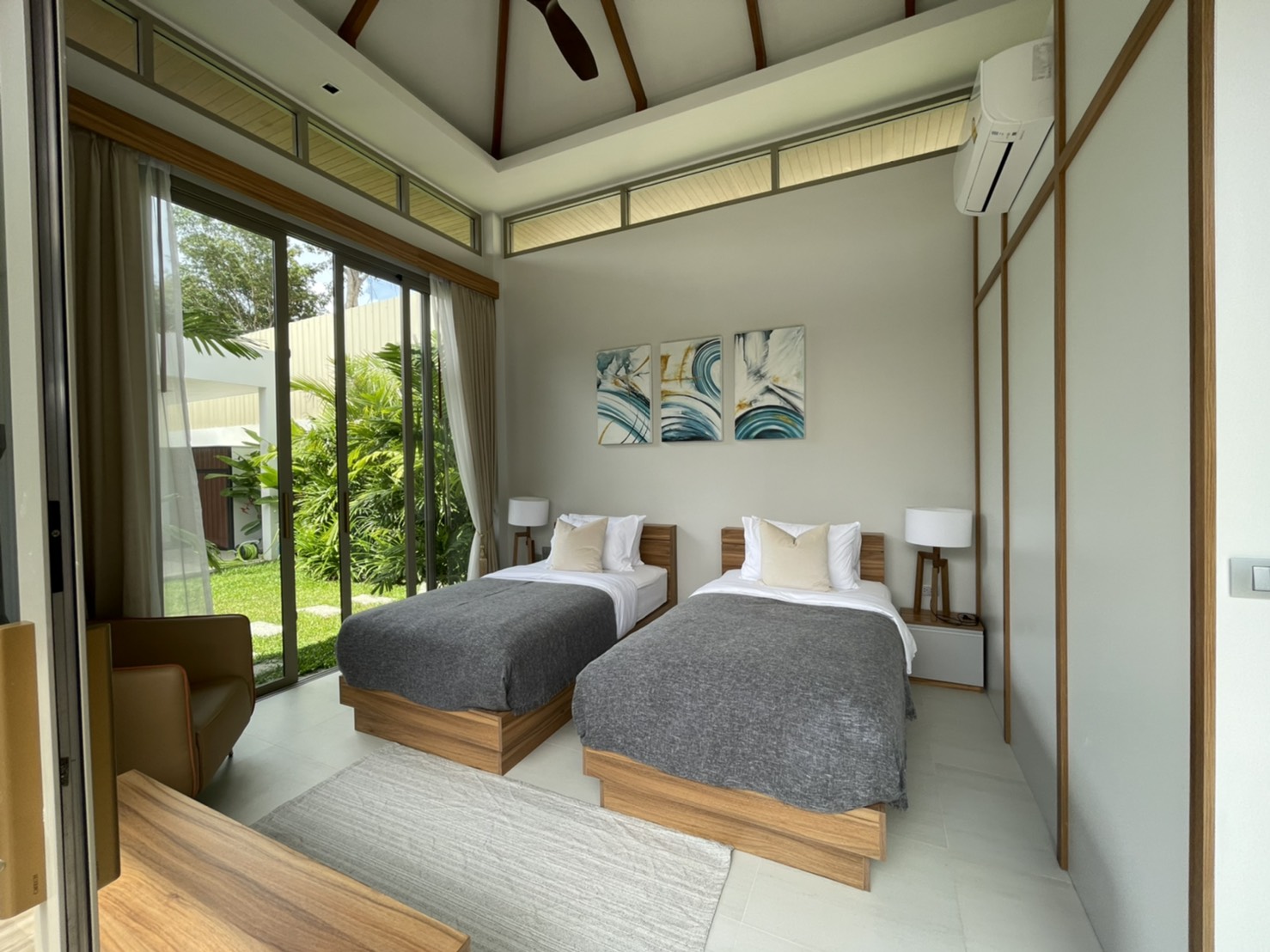 For Rent : Rawai, Luxury New Pool Villa, 2 Bedrooms 2 Bathrooms, Garden view.