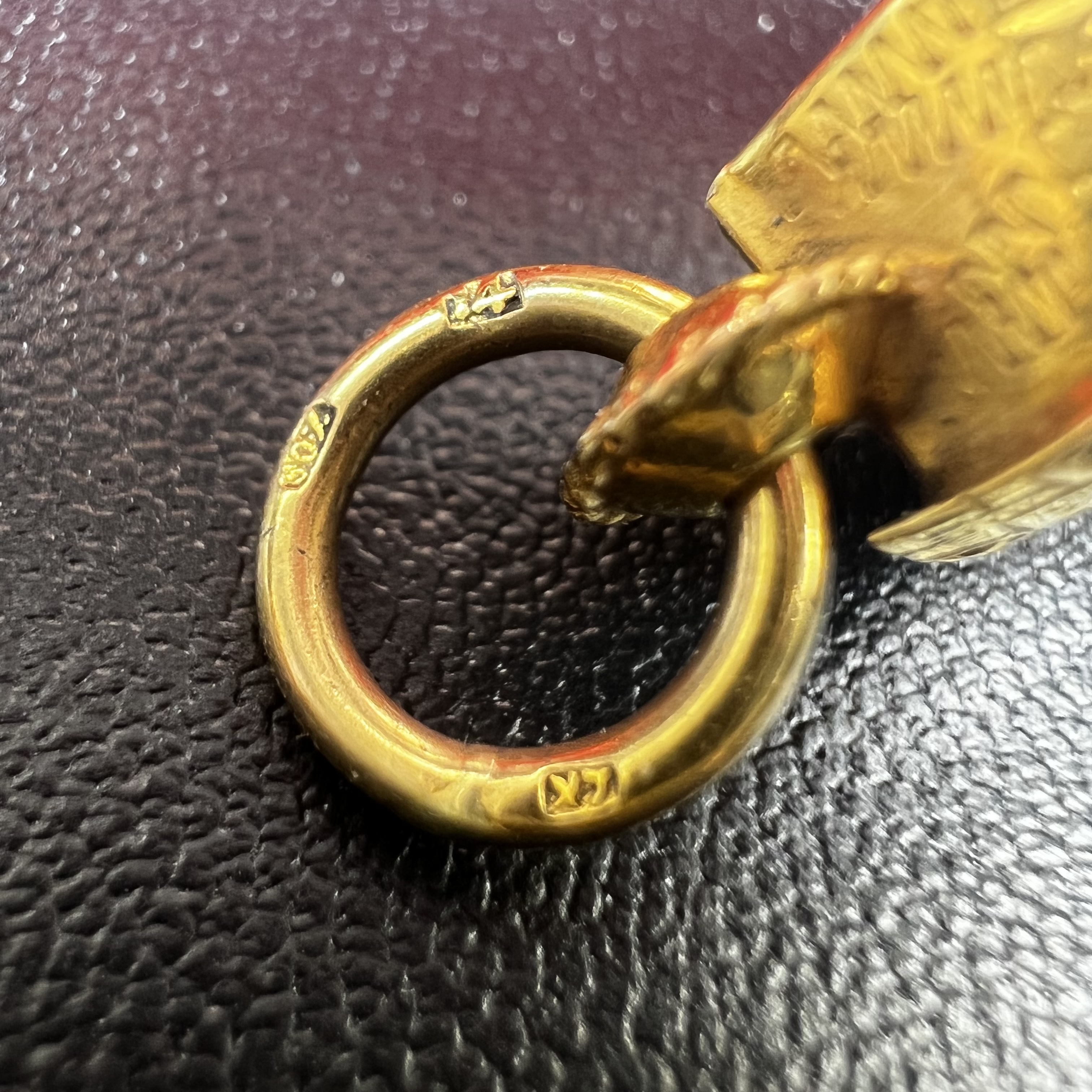 พระกริ่ง-พระชัยวัฒน์ ปวเรศ ปี2530 วัดบวรนิเวศราชวรวิหาร(องค์พระชัยวัฒน์เลี่ยมกรอบทองคำแท้)(ในหลวง ร.9 เสด็จเททอง)(บรรจุเส้นเกศาในหลวงรัชกาลที่9)พร้อมสูจิบัตรเดิมตอนจัดสร้าง(สภาพสวยครบสมบูรณ์) (องค์หน้าใหญ่)(องค์ทองทบ)แบบพิมพ์นิยมหายาก