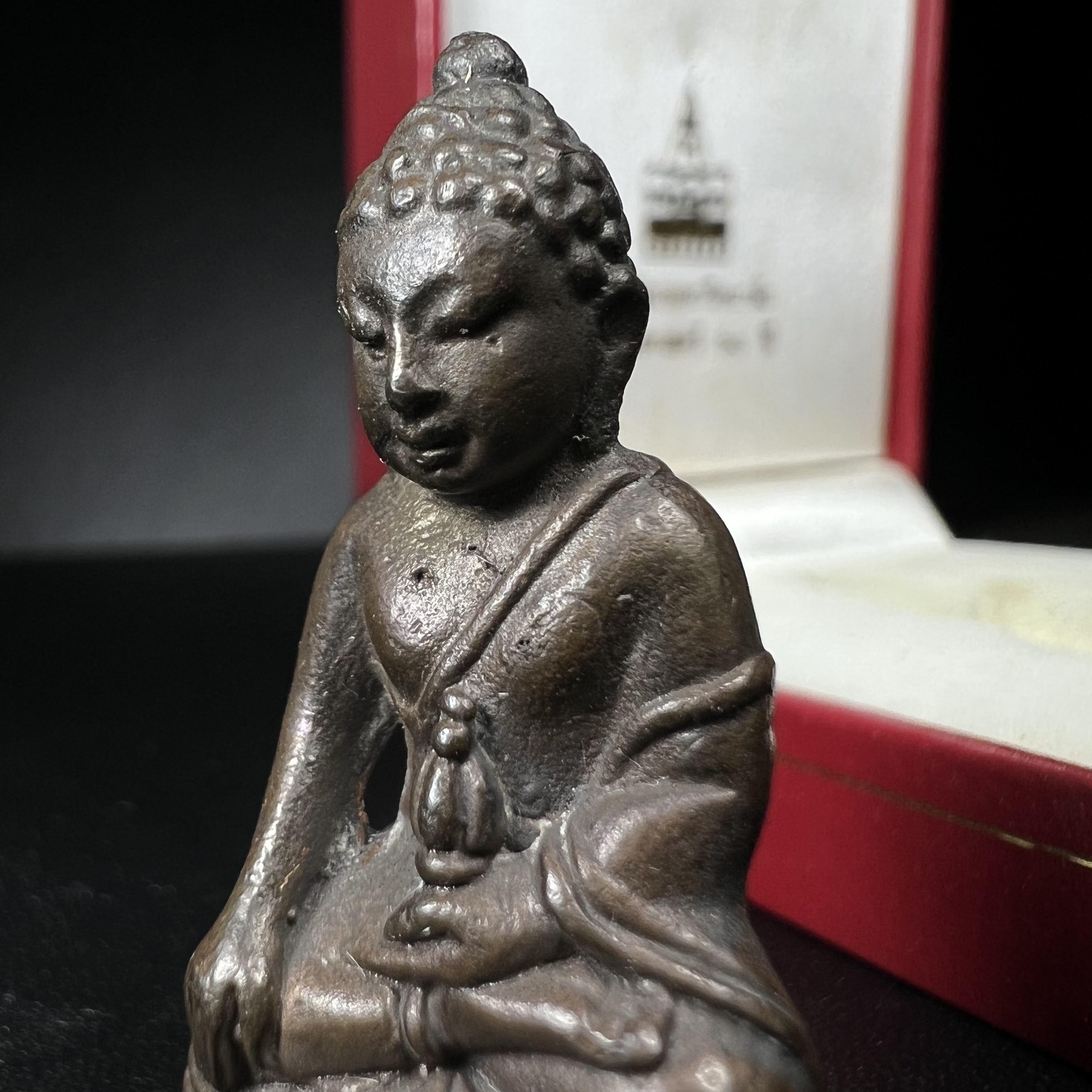 พระกริ่ง ภปร. 60 ปี ธรรมศาสตร์ สร้างเป็นที่ระลึกการสถาปนาครบรอบ 60 ปี มหาวิทยาลัยธรรมศาสตร์ ปี 2537(ในหลวงรัชกาลที่9 เสด็จเป็นประธานในพิธี)(พิธีใหญ่ เกจิที่มีชื่อเสียงมาร่วมปลุกเสกจำนวนมาก ชนวนมาลสารเก่าเข้มขลัง )**ของดีธรรมศาสตร์ที่ศิษย์เก่าไม่ควรพลาด**