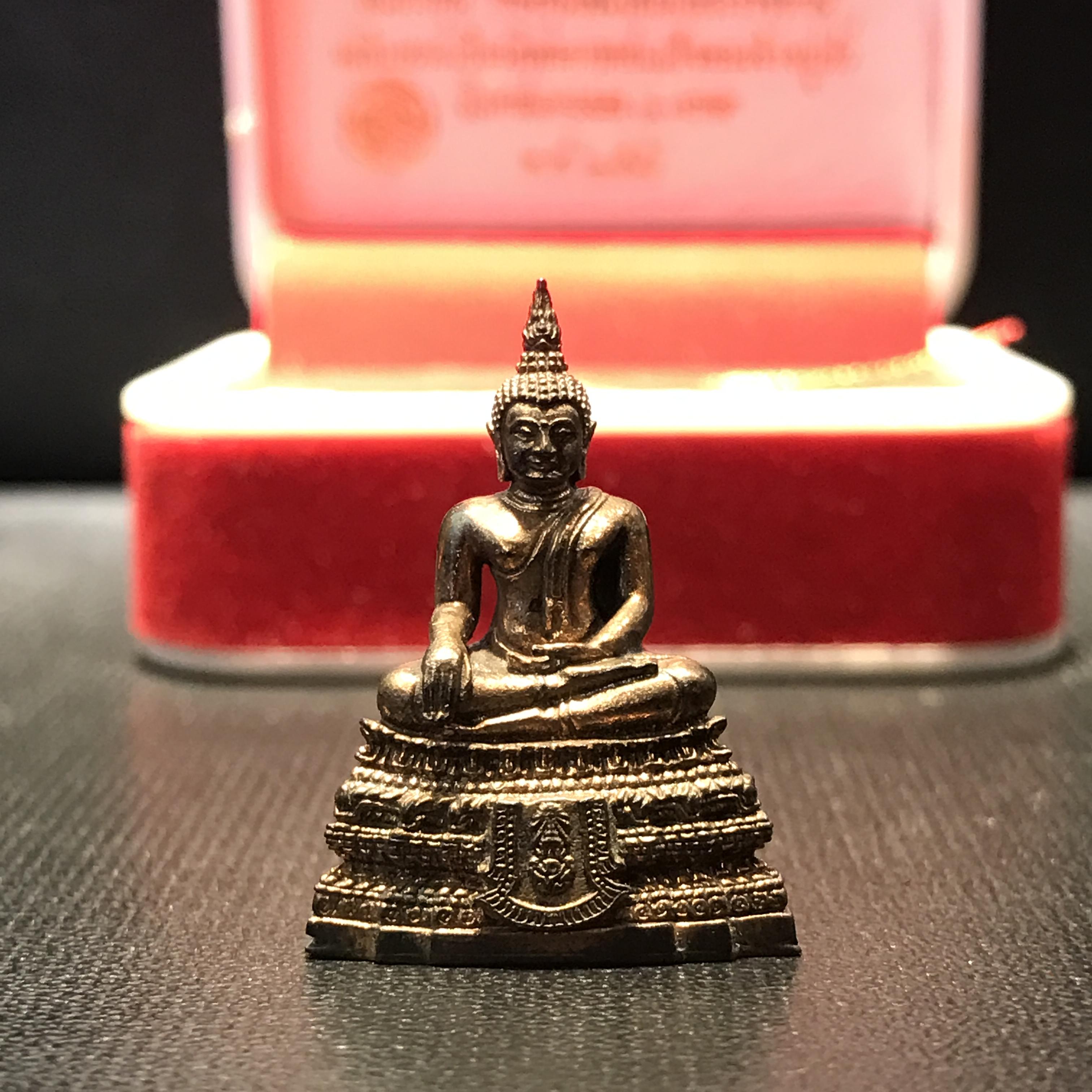 พระกริ่ง พระพุทธชินสีห์ ภปร (รุ่น2)เนื้อนวโลหะกองทุนฟันเทียมพระราชทาน ในวโรกาสมหามงคล 80 พรรษา ปี 2550