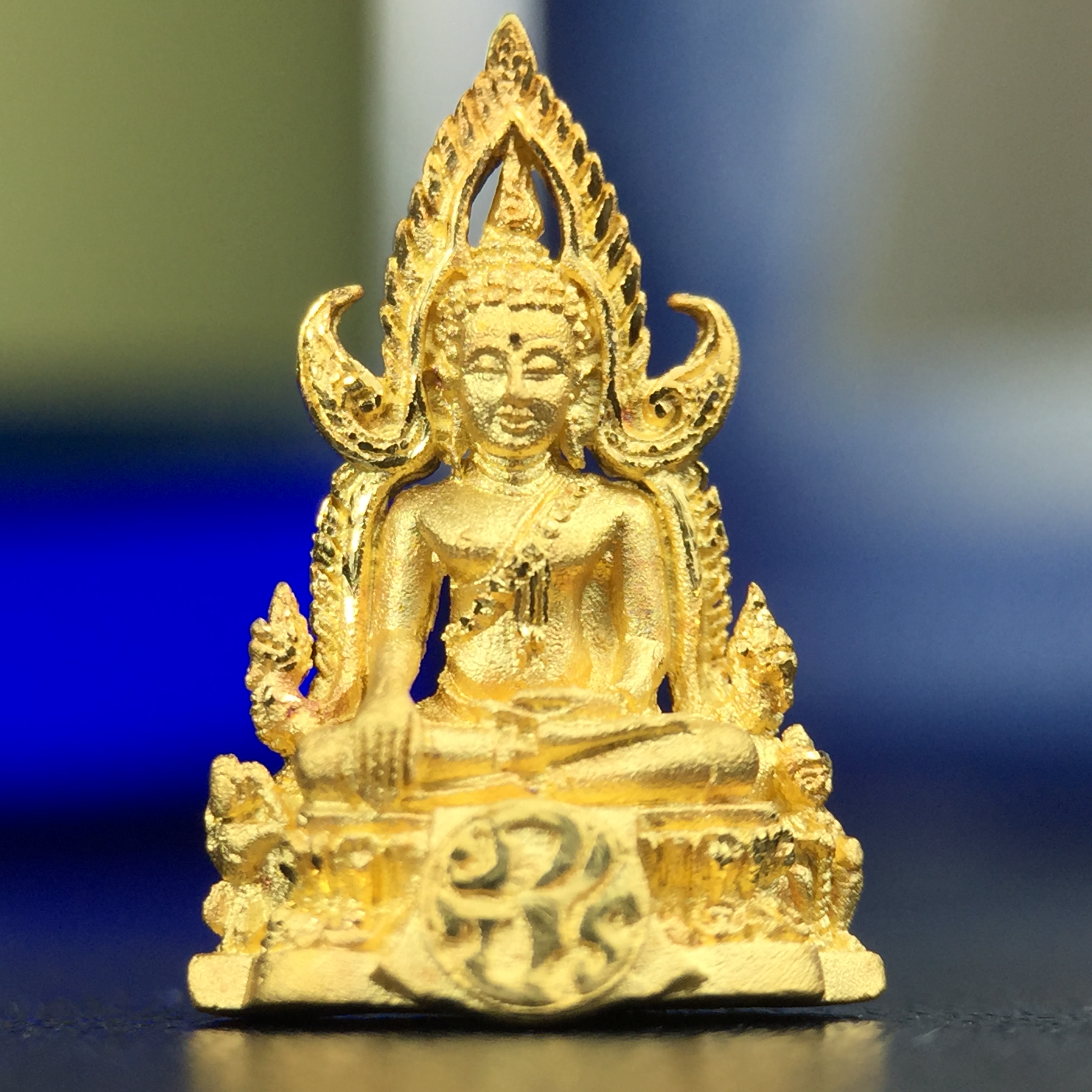 พระพุทธชินราช ภปร. โครงการ เพราะแผ่นดินนี้คือแผ่นดินเกิด ปี2551 เนื้อทองคำ 96.5%(น้ำหนัก 2.6 กรัม) ขนาดหน้าตัก1/4นิ้ว (สวยงามทรงคุณค่าหายาก)1 ใน 5000องค์