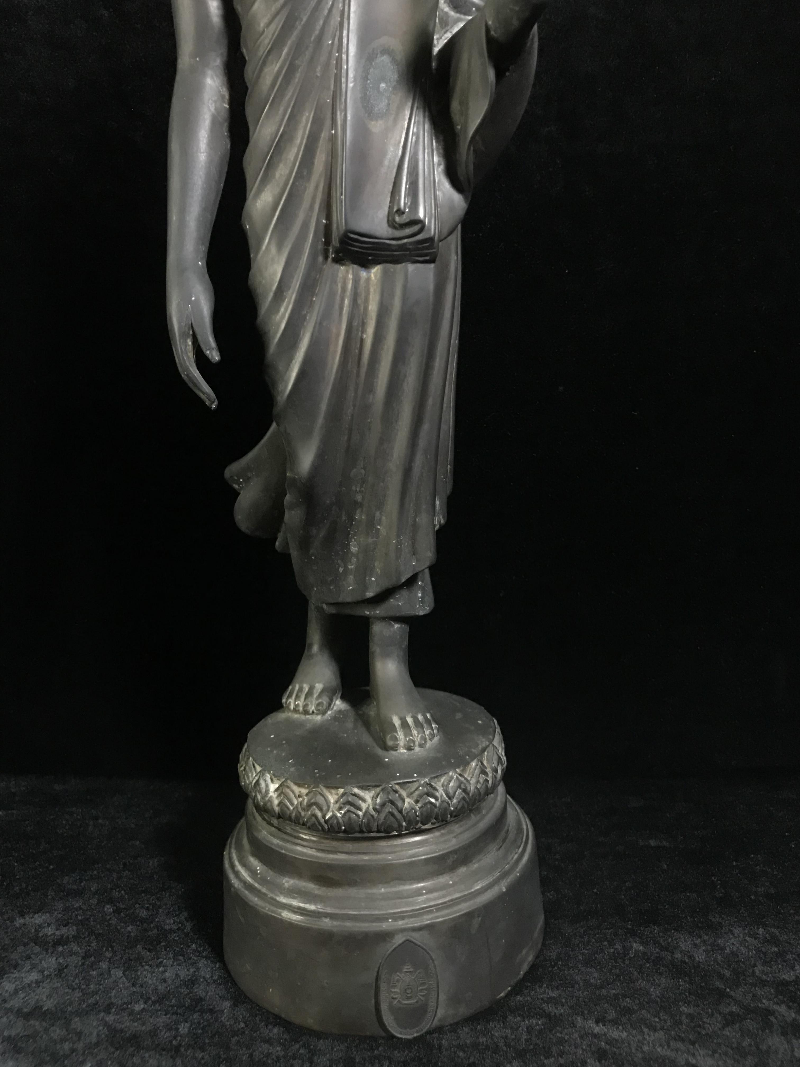 พระบูชา 25พุทธศตวรรษ พระศรีศากยะทศพลญาณ ประธานพุทธมณฑลสุทรรศน์ ปี 2531 ตราสัญลักษณ์พระราชพิธีรัชมังคลาภิเษก ปี 2531 หมายเลข (๑๕)๕๘๓ ขนาดความสูง 15 นิ้ว รวมฐานสูง 18 นิ้ว(นิยมหายาก)