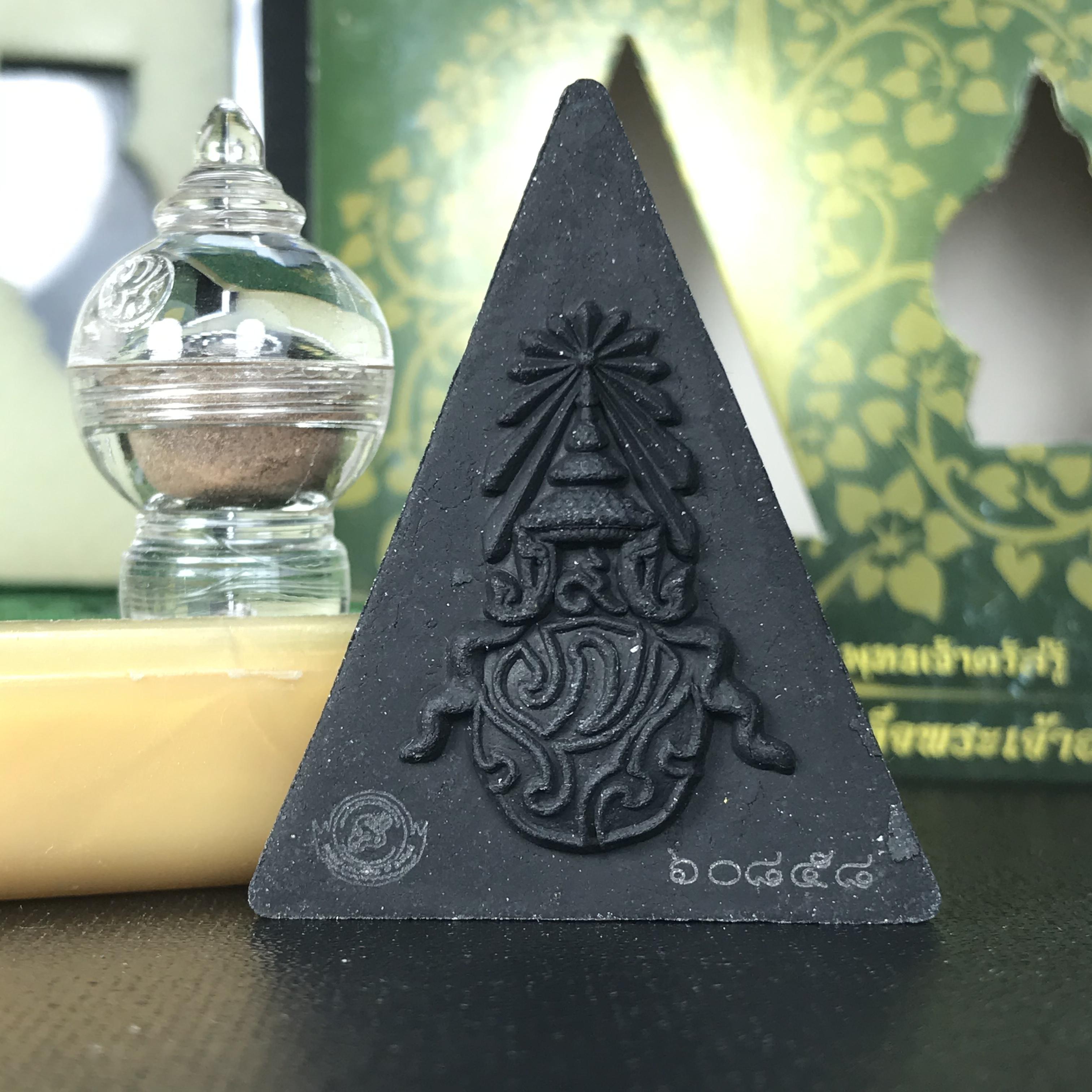 พระพุทธชินราช(จำลอง)ภปร. 84พรรษา เนื้อผง หลัง ภ.ป.ร. (พระราชทานมวลสาร จิตรลดาและเส้นพระเจ้า ร.9(เส้นผม))