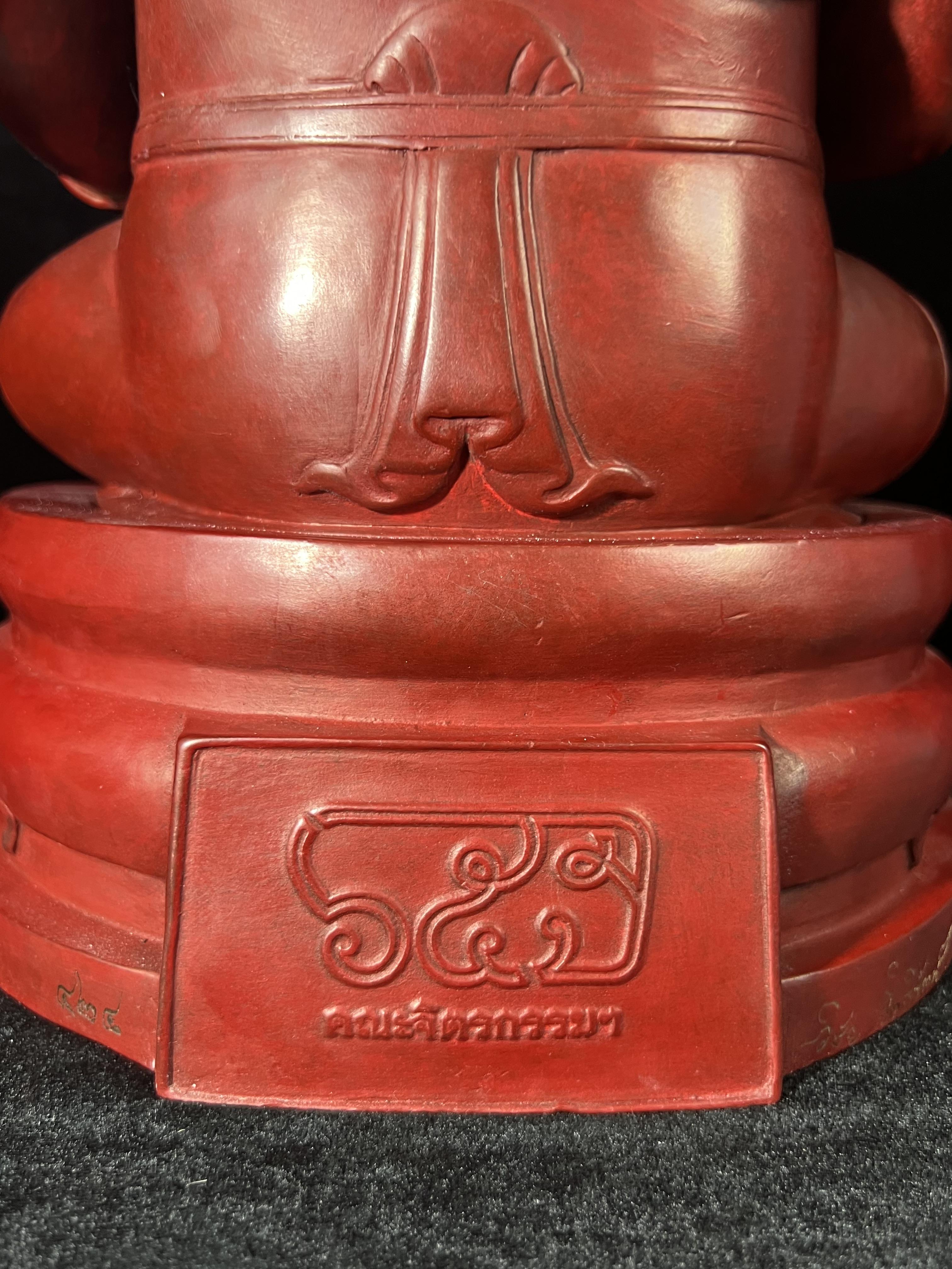 พระพิฆเนศวร 65 ปี คณะจิตรกรรมฯ มหาวิทยาลัยศิลปากร ปี 2551 ขนาดบูชาลอยองค์ หน้าตัก 9 นิ้ว(เนื้อสำริดแดงพลาติน่า)***สีแดงหายาก*** ออกแบบและปั้นโดย รองศาสตราจารย์วิชัย สิทธิรัตน์ ปัจจุบันดำรงตำแหน่งทางวิชาการเป็นศาตราจารย์ ศิลปินแห่งชาติสาขาประติมากรรม