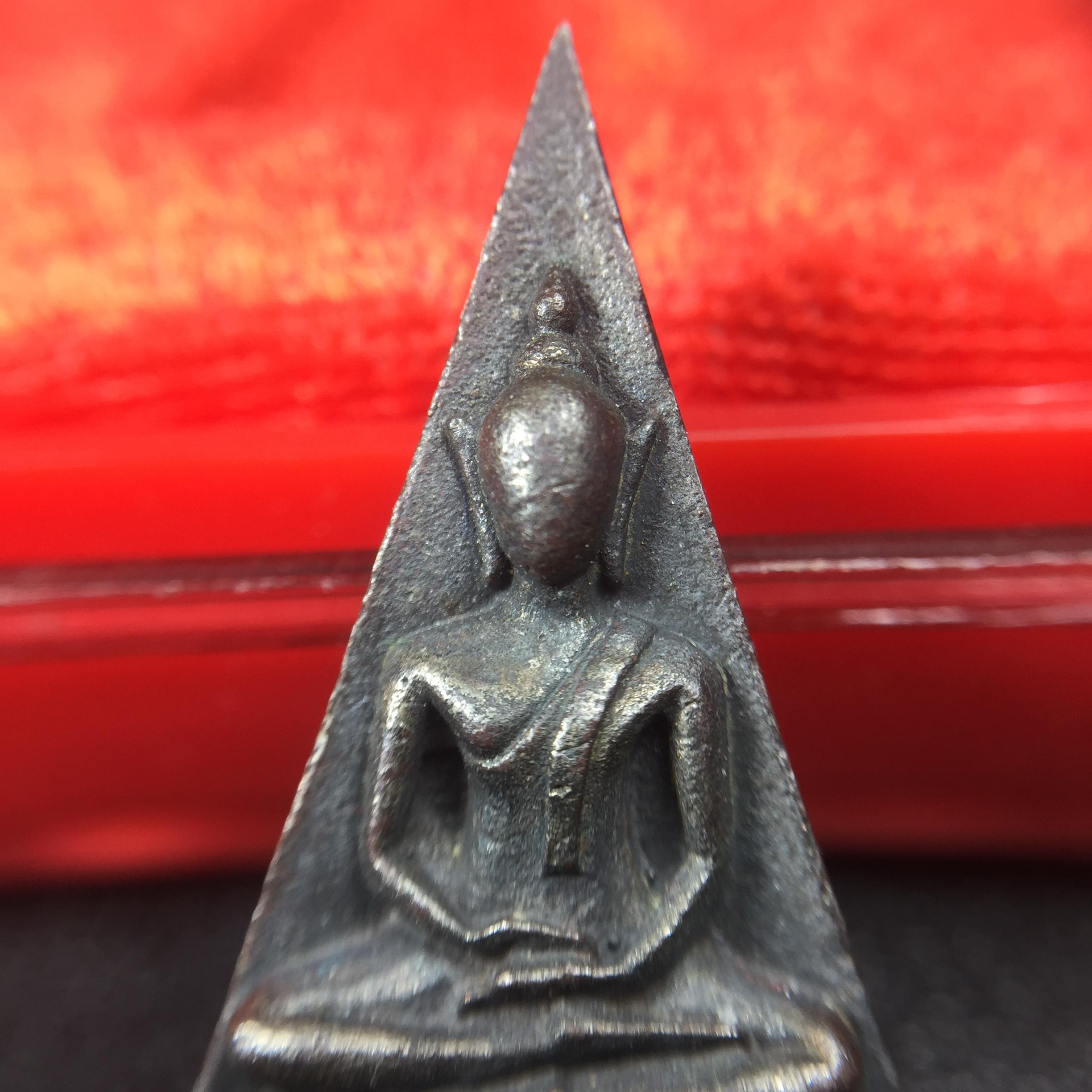 พระกำลังแผ่นดิน (สมเด็จจิตรลดา2) จัดสร้างเฉลิมพระเกียรติ ร.9 ครองราชย์ 50 ปี 2539 เนื้อเงิน+เนื้อนวโลหะ(สร้างน้อยหายาก)พร้อมกล่องบรรจุเดิม(1ใน2539องค์)