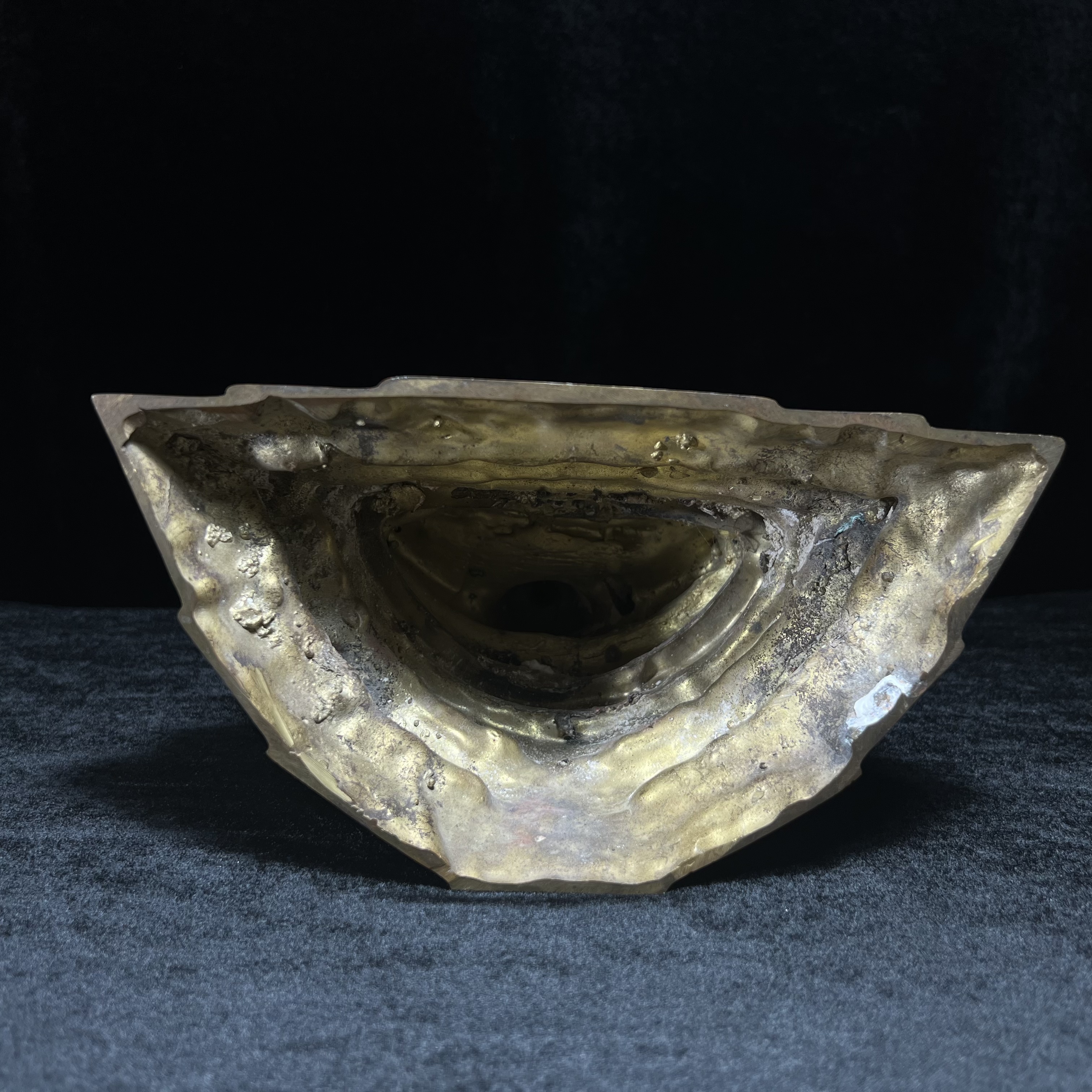 พระพุทธคมนาคมบพิธ (พระพุทธสิหิงค์จำลอง) ภปร. ครบรอบ 84 ปี กระทรวงคมนาคม พ.ศ.2539 หน้าตัก 5 นิ้ว เนื้อลำอู่แดง(หายาก)