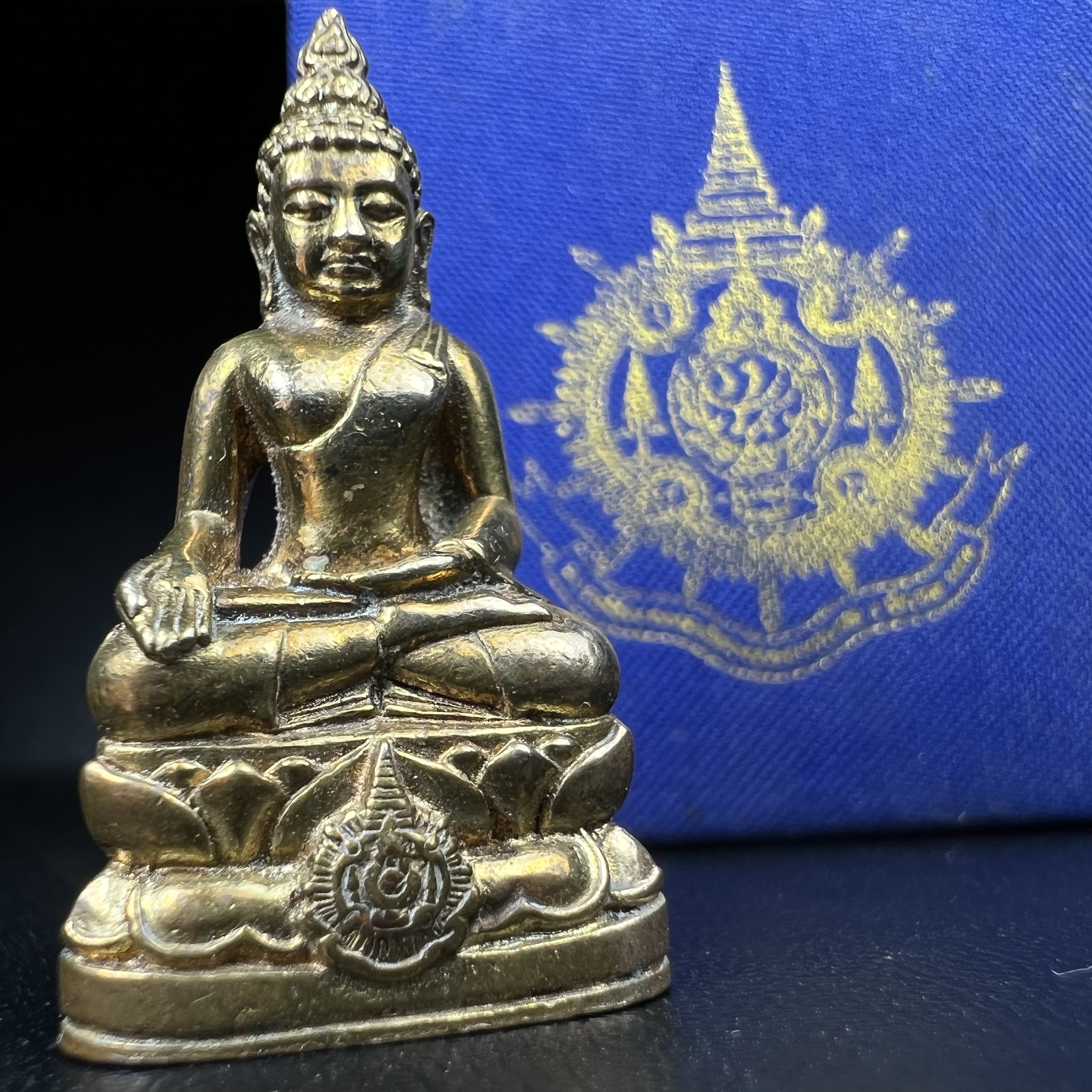 พระกริ่งไพรีพินาศ เฉลิมพระเกียรติ พระบาทสมเด็จพระเจ้าอยู่หัวรัชกาลที่9 พระชนมพรรษา 6 รอบ ปี2542เนื้อสัมฤทธิ์(บรรจุเหล็กไหล)ดีนอก-ดีใน