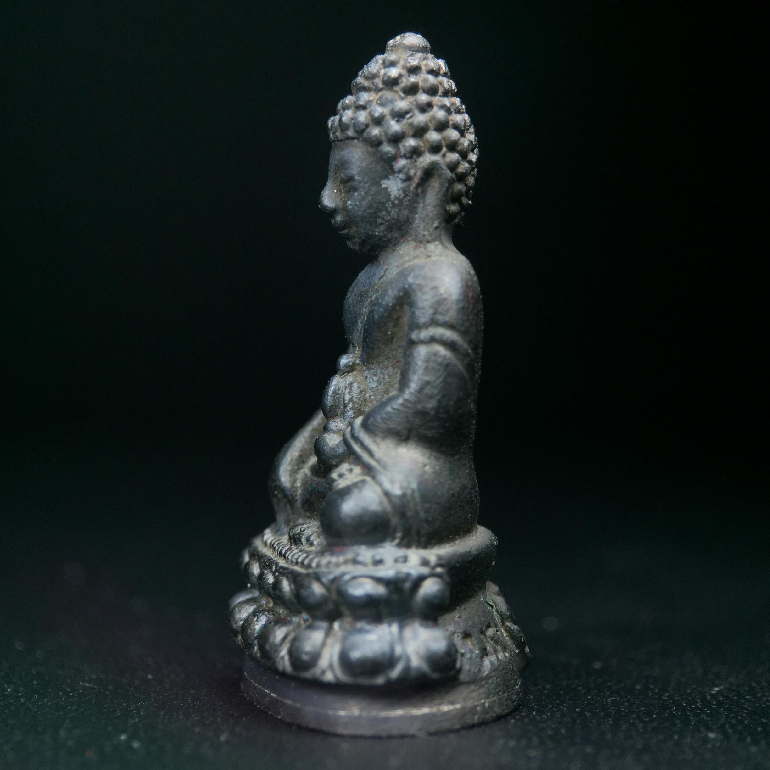 พระกริ่งศาสดา ภปร. วัดบวรนิเวศวิหาร ปี 2532 จัดสร้างในโอกาสสองทศวรรษรามาธิบดี เพื่อศูนย์การแพทย์สิริกิติ์ เนื้อเงิน+เนื้อนวโลหะ(1ชุดรวม 2 องค์) (พิธีใหญ่ มวลสารมงคล สวยงามเข้มขลัง)สมเด็จพระญาณสังวร สมเด็จพระสังฆราชฯเสด็จเททอง