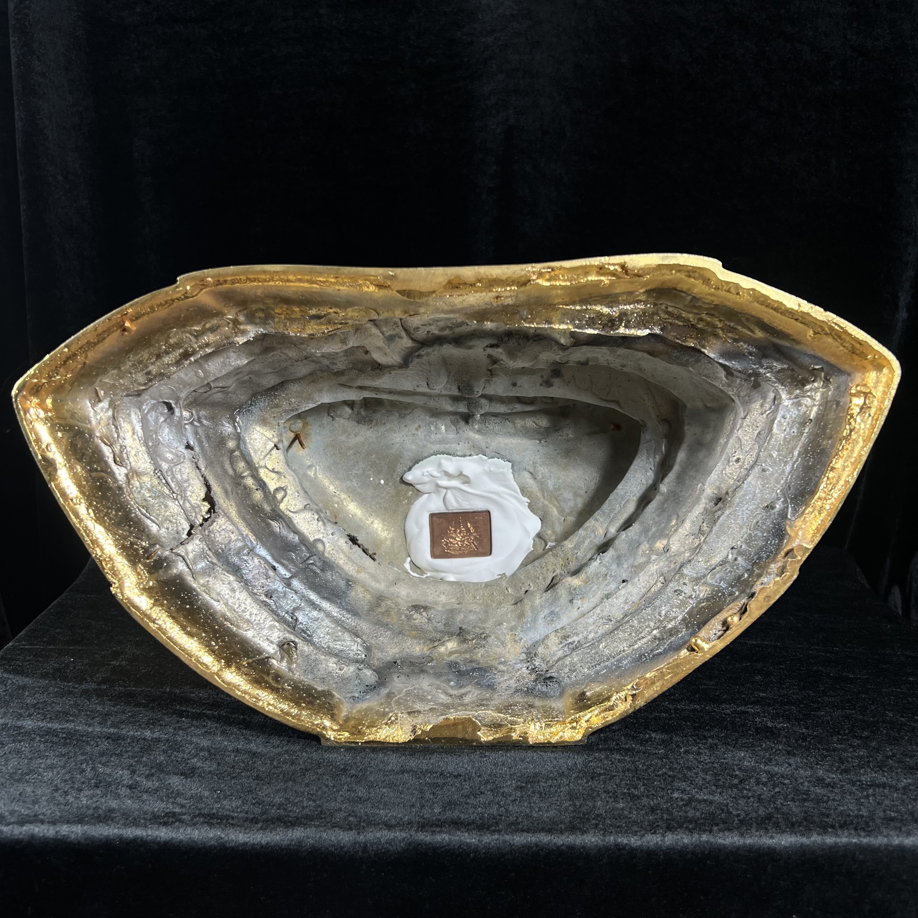 พระบูชาพระพุทธศิรมงคล ภปร. วัตถุมงคลคุ้มเกล้า ปี 2524 ของมูลนิธิคุ้มเกล้า โรงพยาบาลภูมิพลจัดสร้าง ขนาดหน้าตัก 9นิ้ว(ในหลวงรัชกาลที่9 ทรงจุดไฟพระฤกษ์และเททอง พิธีใหญ่)ยอดนิยมหายาก