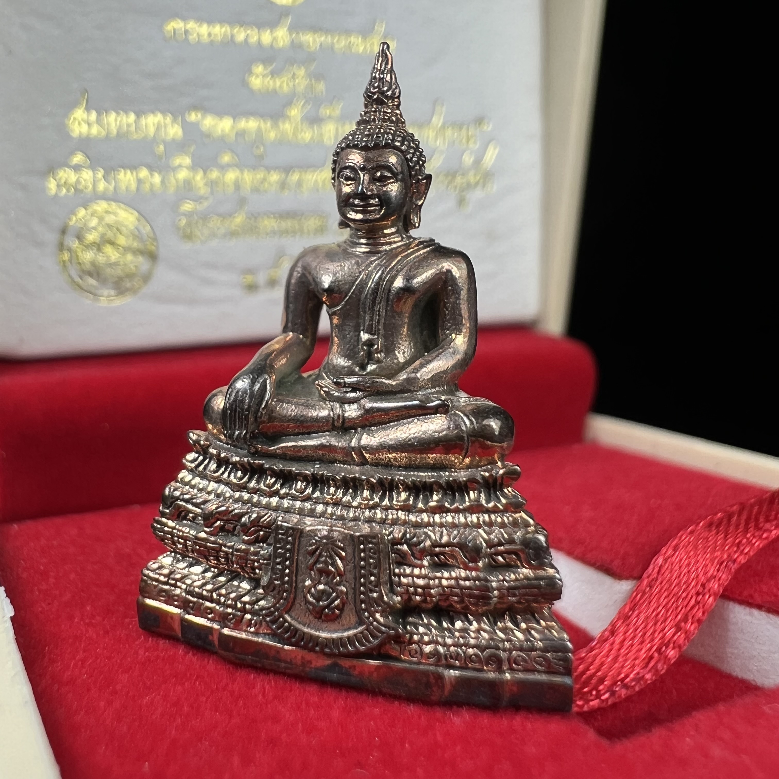 พระกริ่งพระพุทธชินสีห์ ภปร. กระทรวงสาธารณสุขจัดสร้าง เพื่อสมทบกองทุนฟันเทียมพระราชทาน ในโอกาสฉลองในหลวงรัชกาลที่ 9 พระชนมายุ 80 พรรษา ปี 2550 สมเด็จพระญาณสังวรทรงประทานพระเกศา และผงมวลสารส่วนพระองค์ เพื่อบรรจุในพระกริ่ง เนื้อนวโลหะตอกโค๊ต (1 ใน 6499 องค์)