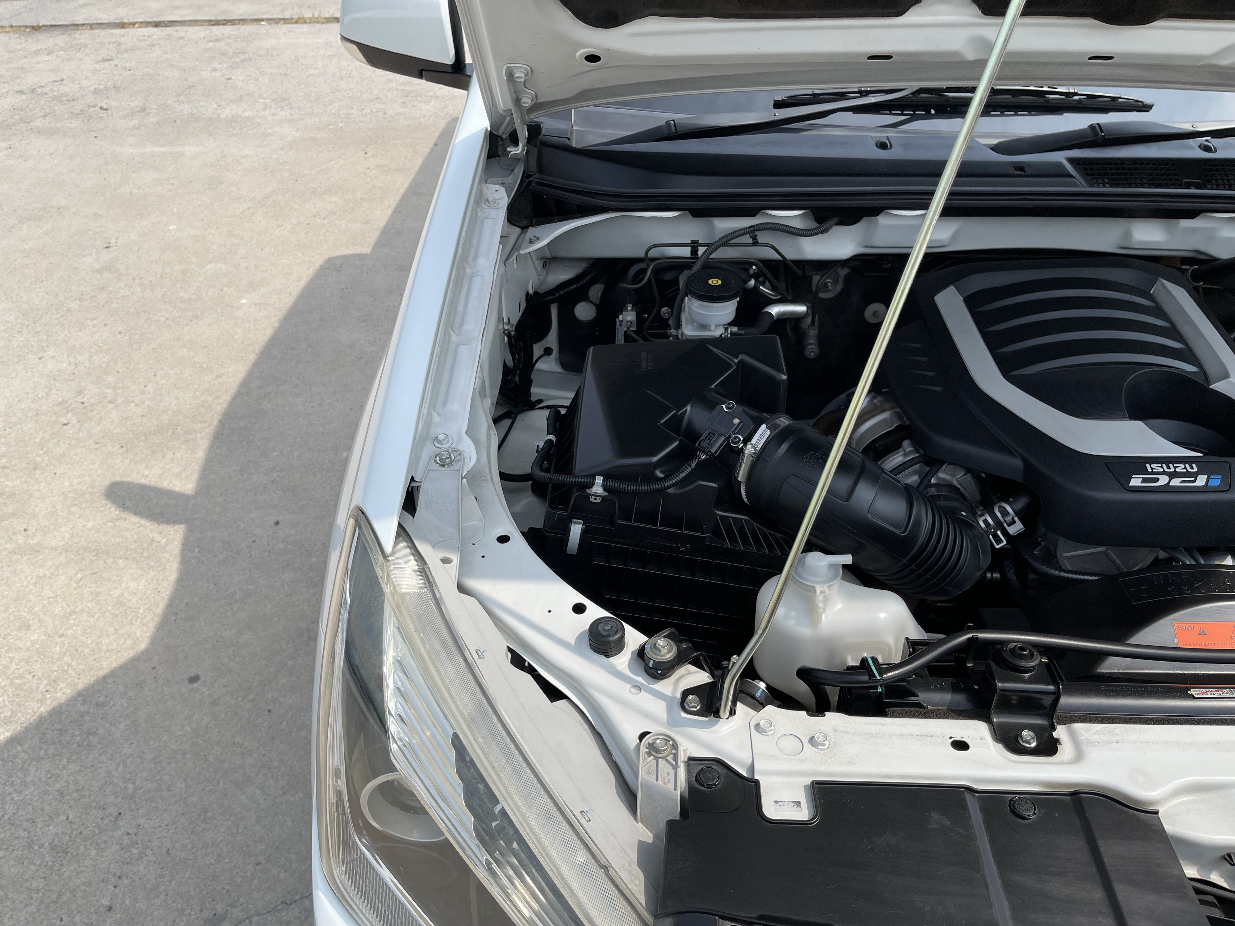 Isuzu Dmax All New Cab 1.9 L 2017 ขาว