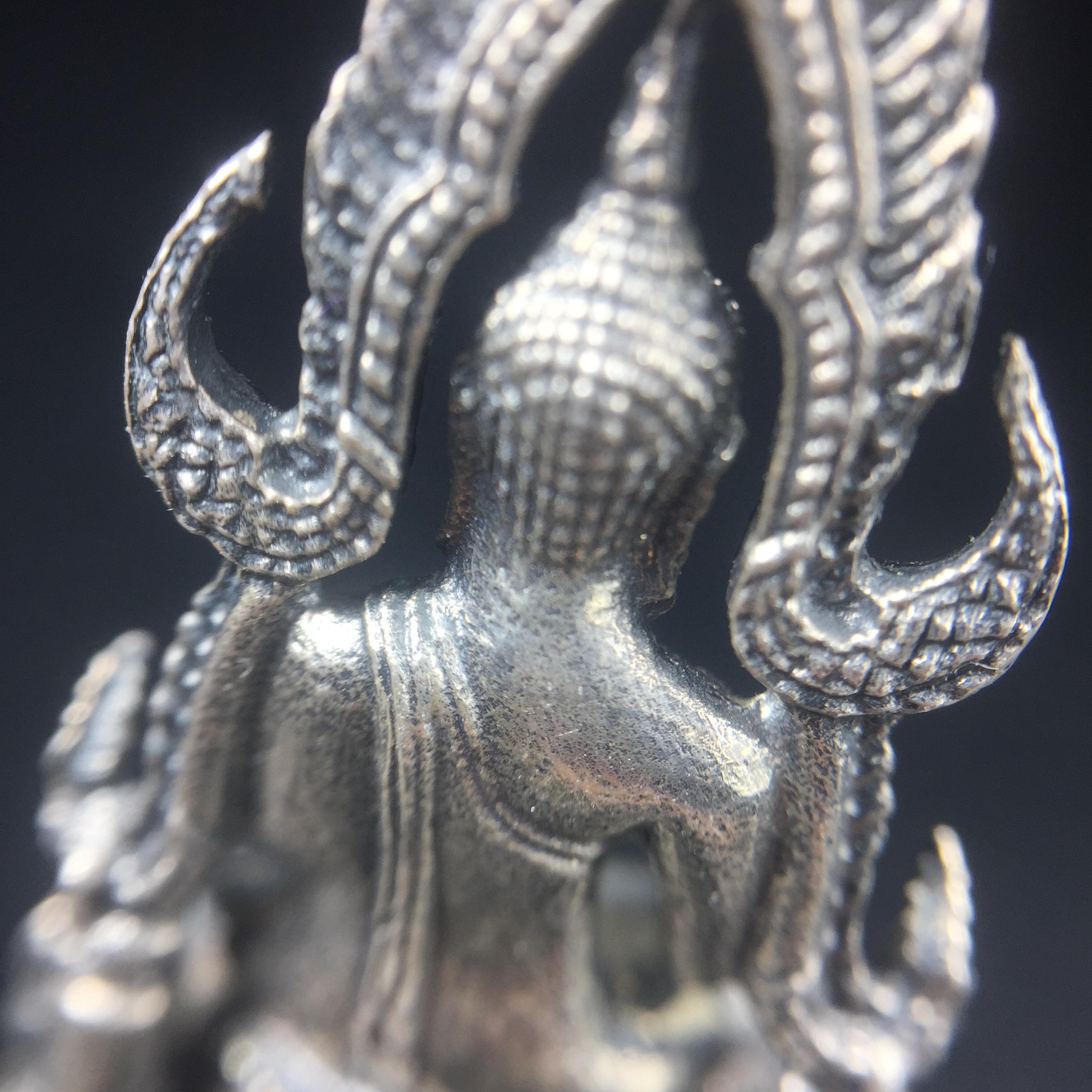 พระกริ่งพระพุทธชินราช มวก. วัดเบญจมบพิตร ปี 2519 เนื้อเงินสภาพสวยผิวเดิม หมายเลข687(ในหลวงรัชกาลที่9และราชินีเสด็จฯเททอง)(พิธีใหญ่ เกจิอาจารย์ในยุคยอดนิยมร่วมปลุกเสก)