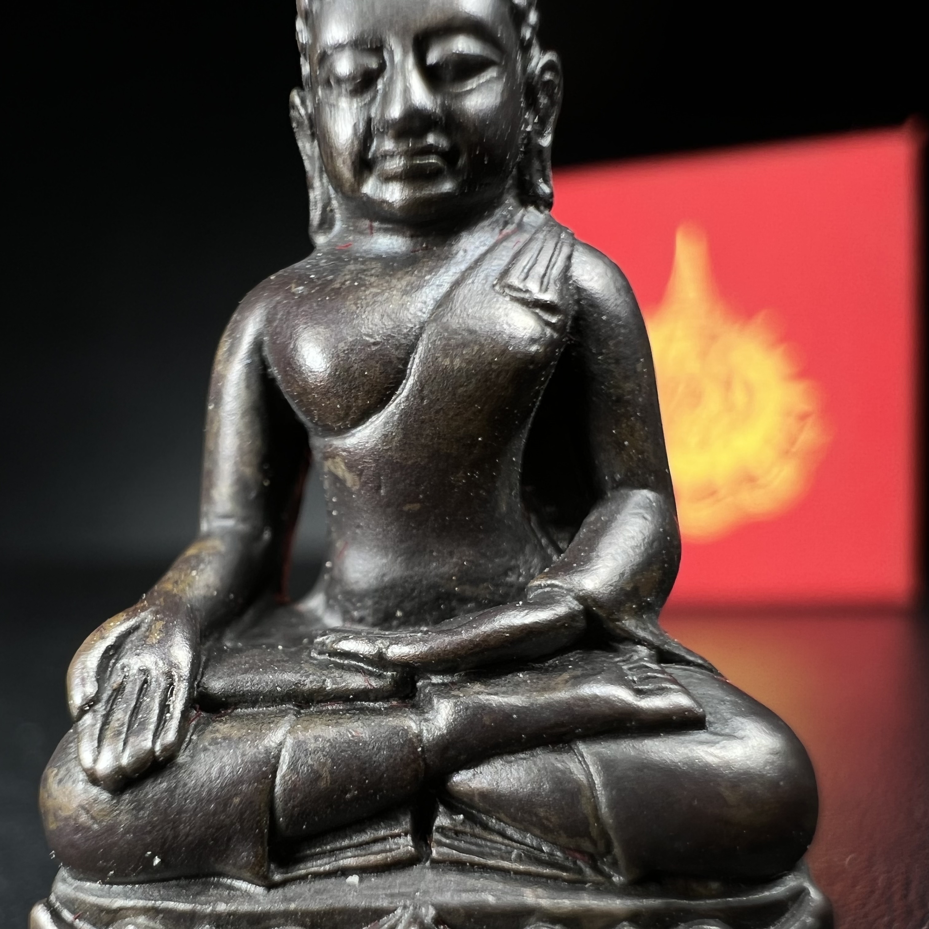 พระกริ่งไพรีพินาศ เฉลิมพระเกียรติ พระบาทสมเด็จพระเจ้าอยู่หัวรัชกาลที่9 พระชนมพรรษา 6 รอบ ปี2542 เนื้อนวโลหะผสมทองคำ(บรรจุเหล็กไหล)ดีนอก-ดีใน