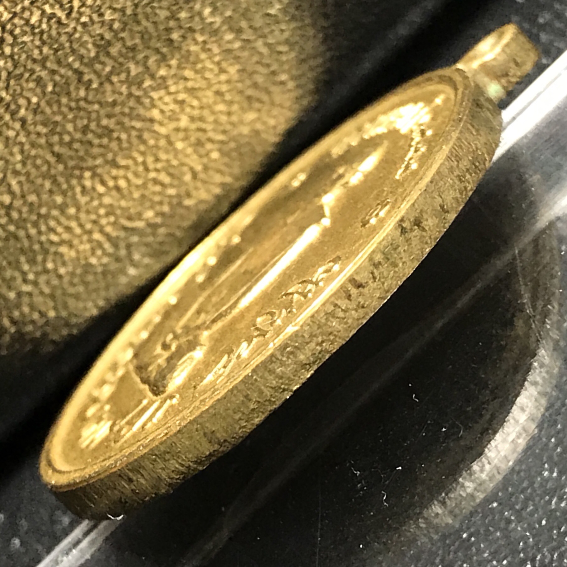 เหรียญทรงผนวช ในหลวงรัชกาลที่9 วัดบวรนิเวศวิหาร พ.ศ.2508 เนื้อทองเหลืองฝาบาตร พิมพ์ธรรมดา(เจดีย์ไม่เต็ม) บล็อกหลังอัลปาก้า สภาพสวยสุดๆคมๆหายาก