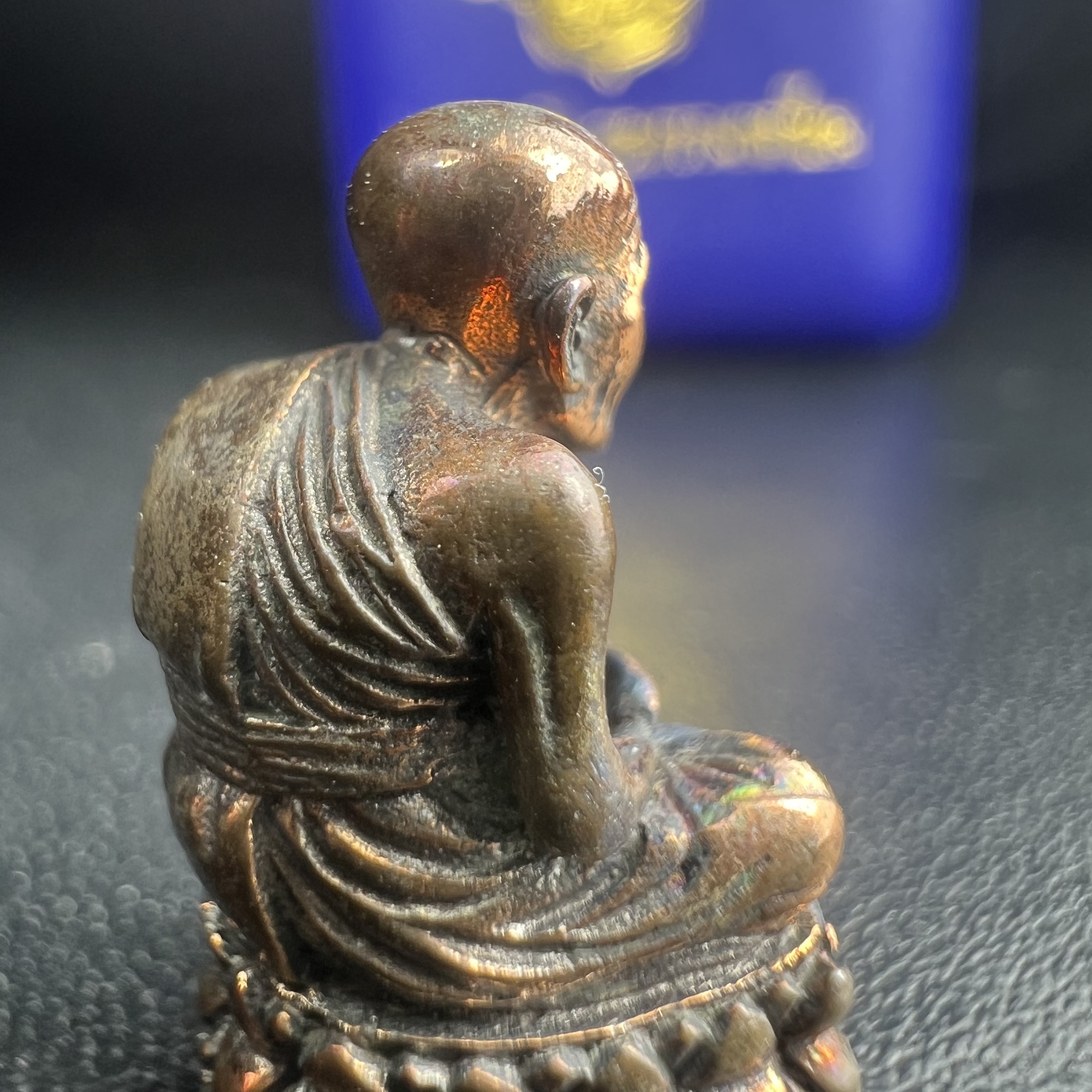 รูปเหมือนหล่อลอยองค์หลวงปู่ทวด รุ่น 111ปี กระทรวงกลาโหม เนื้อนวโลหะรมดำ-ปัดเงา ปี2540 พิธีใหญ่ เข้มขลัง นิยม พร้อมกล่องบรรจุเดิม(คัดสภาพสวยผิวเทพๆผิวรุ้งๆ)ทั้งพิธีทั้งพุทธศิลป์ทรงคุณค่าอีกหนึ่งรุ่นยอดนิยม