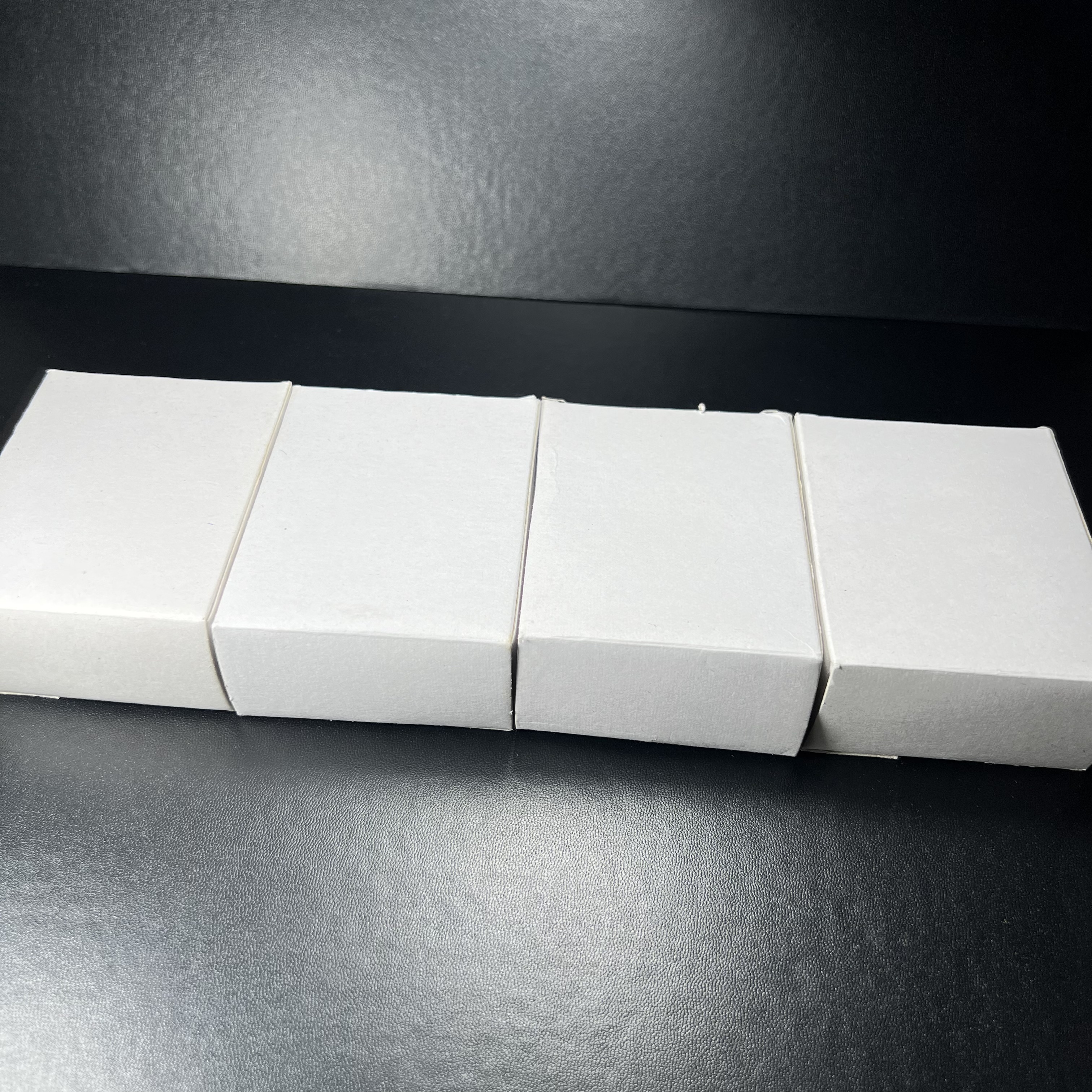 เหรียญหลวงพ่อโสธร ภปร. รุ่นกาญจนาภิเษก จัดสร้างในมงคลวโรกาสที่พระบาทสมเด็จพระเจ้าอยู่หัวรัชกาลที่9 เสด็จเถลิงถวัลย์สิริราชสมบัติ ครบ 50 ปี ในพุทธศักราช 2539 เนื้อเงินลงยา(สีแดง สีเหลือง สีน้ำเงิน สีเขียว)ครบชุดรวม 4 เหรียญ(พิธีใหญ่เข้มขลัง)1 ใน 9950 ชุด