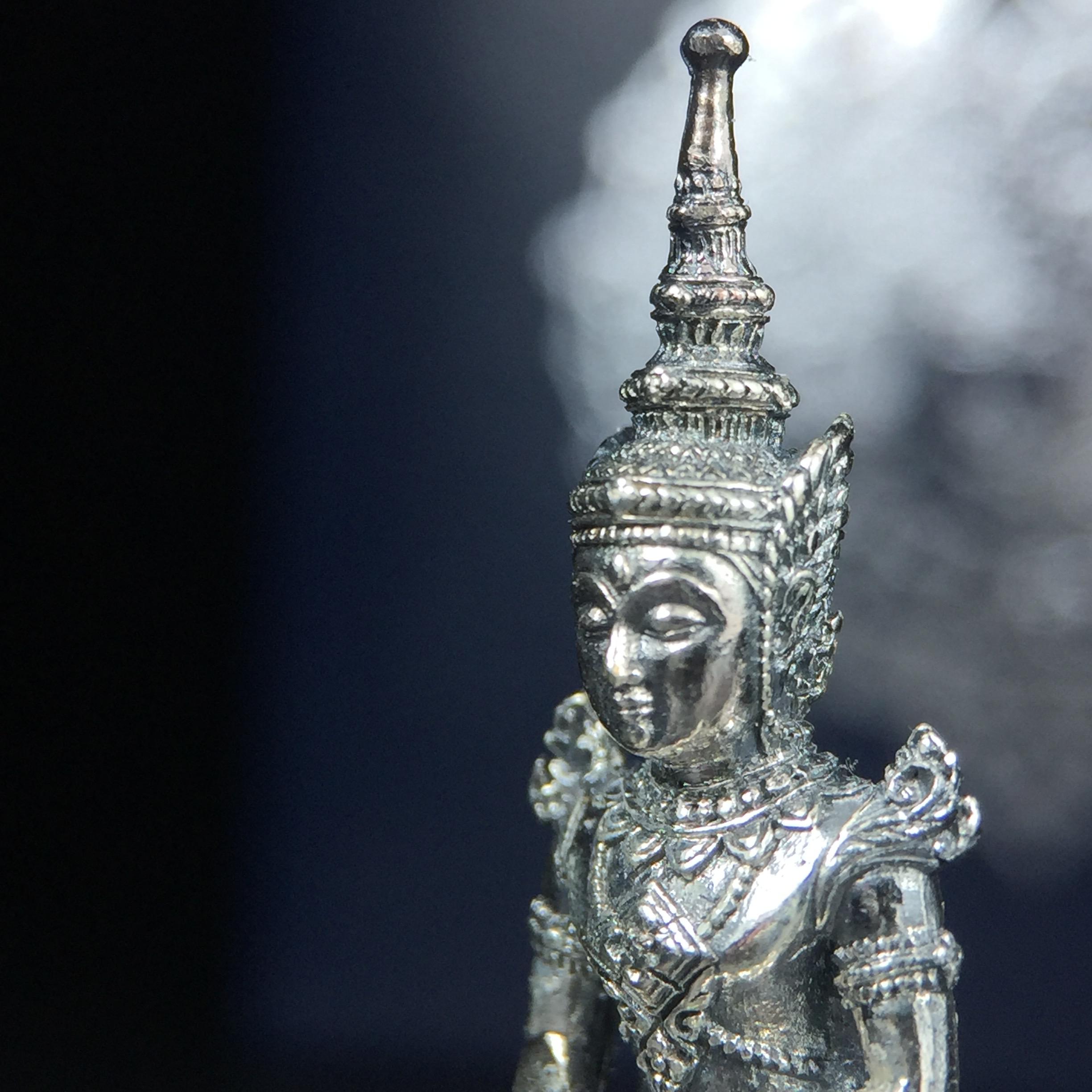 พระแก้วมรกต กรมสรรพสามิตจัดสร้างขึ้นเนื่องในโอกาสครบรอบ 64 ปีของกรมสรรพสามิต และเนื่องในวโรกาสที่พระบาทสมเด็จพระเจ้าอยู่หัวทรงครองราชย์ครบ 50 ปีในปีกาญจนาภิเษก เมื่อ พ.ศ.2539 เนื้อเงินรมดำขัดเงาพร้อมกล่องบรรจุเดิม