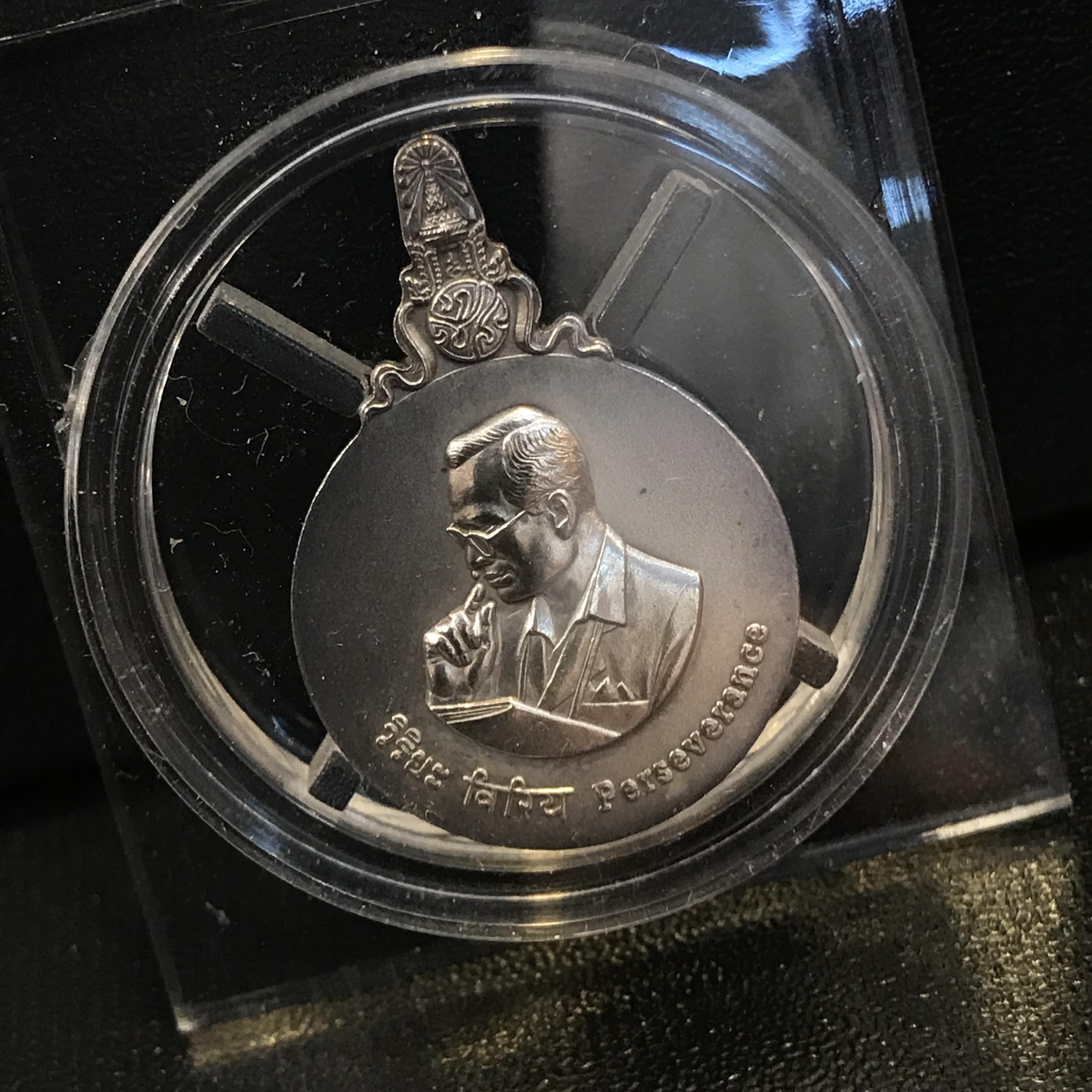 เหรียญพระมหาชนก พิมพ์เล็ก เนื้อเงิน ปี2542 พร้อมหนังสือครบชุด