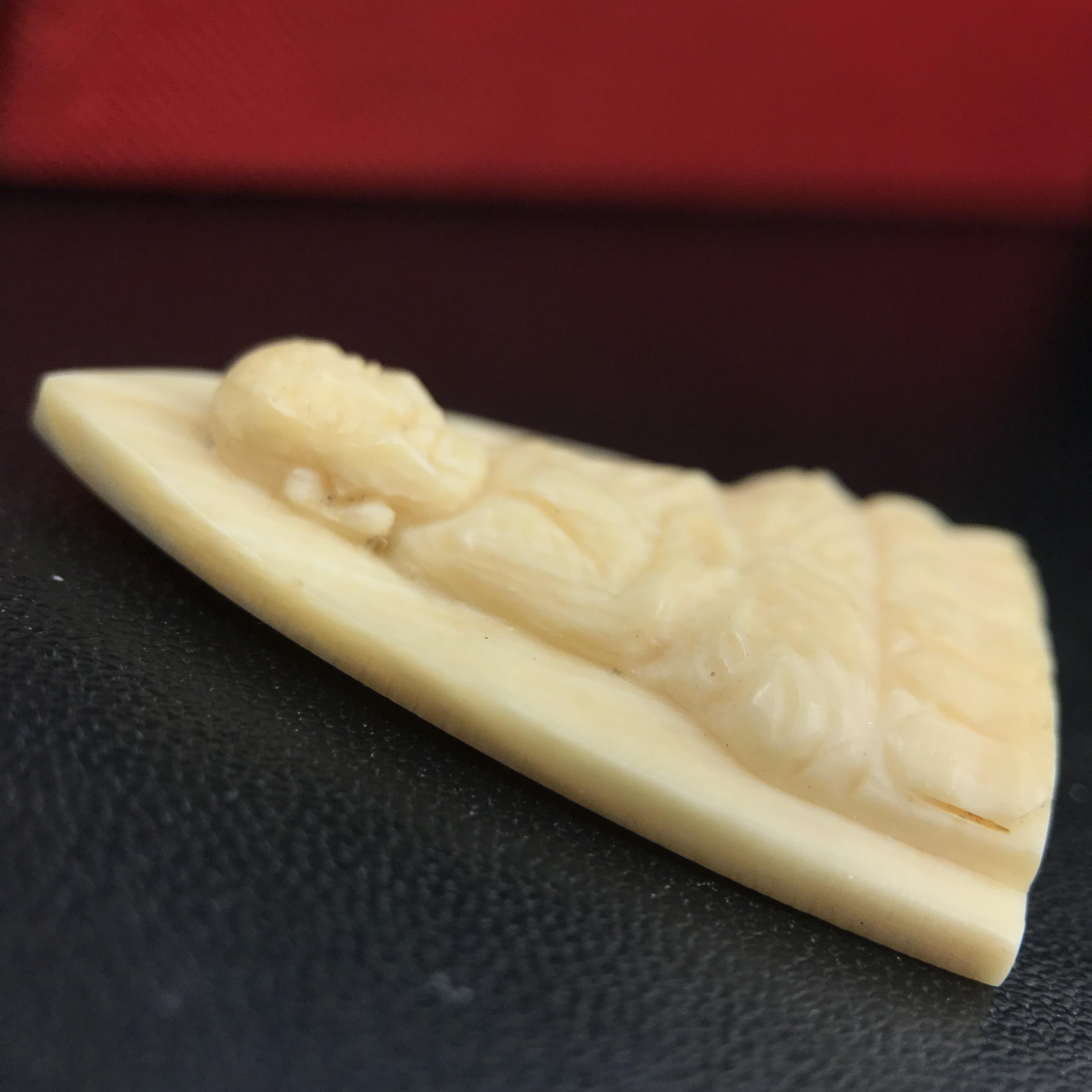 สมเด็จหลวงพ่อทวด รุ่นคชสารหมื่นปี (ศิลปาชีพ) วัดช้างให้ ปี 2541โดยมีท่าน อ.นอง วัดทรายขาว เป็นเจ้าพิธี และมีเกจิร่วมปลุกเสก 108 รูป บรรจุผงว่านเก่าและดินกากยายักษ์(พิมพ์ใหญ่เตารีด)พร้อมกล่องบรรจุครบ นิยมหายาก***องค์นี้ผิวสวยงานแกะพุทธศิลป์สวยงดงาม***