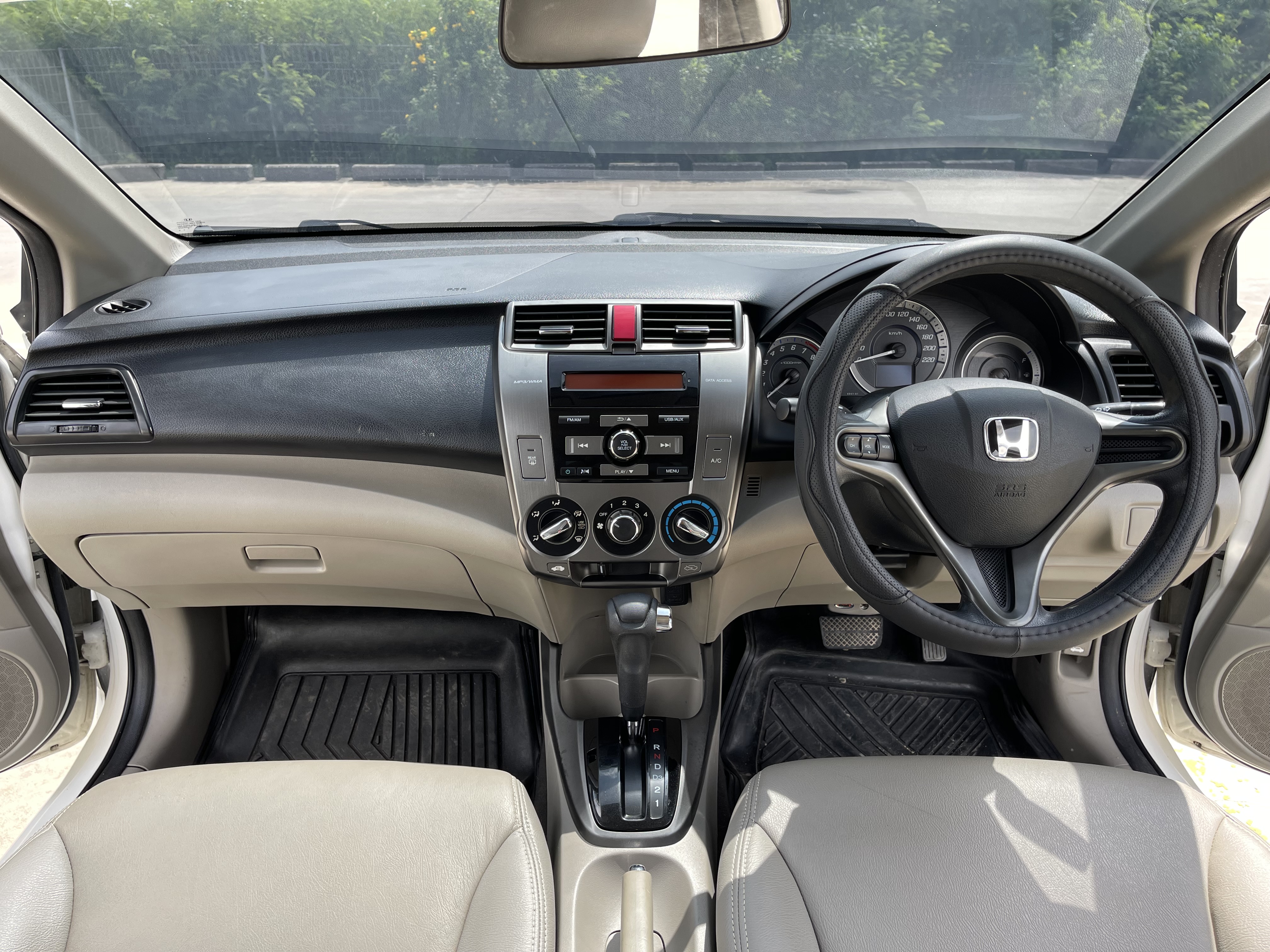 Honda City 1.5 V At 2013 ขาว